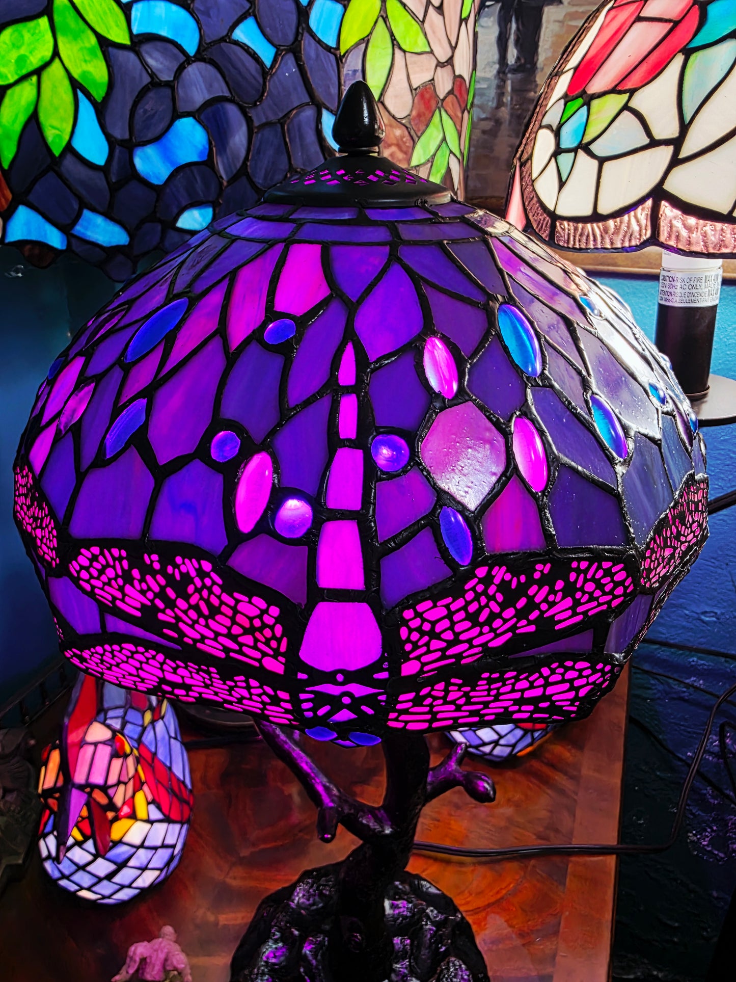 🌟 Lampara Vintage con Vitrales de Opalo, Cristal Original Tiffany con decoracion de Libelulas🌟