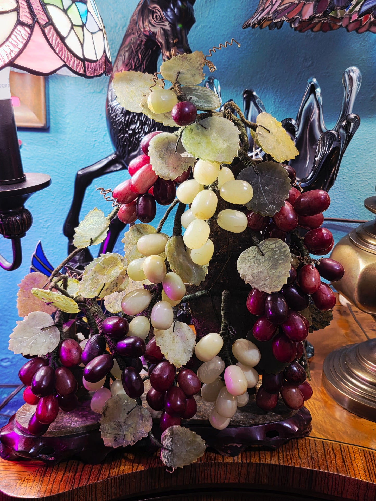 Escultura China Vintage de Uvas en Piedra Tallada – Mediados del Siglo XX🍇🌿