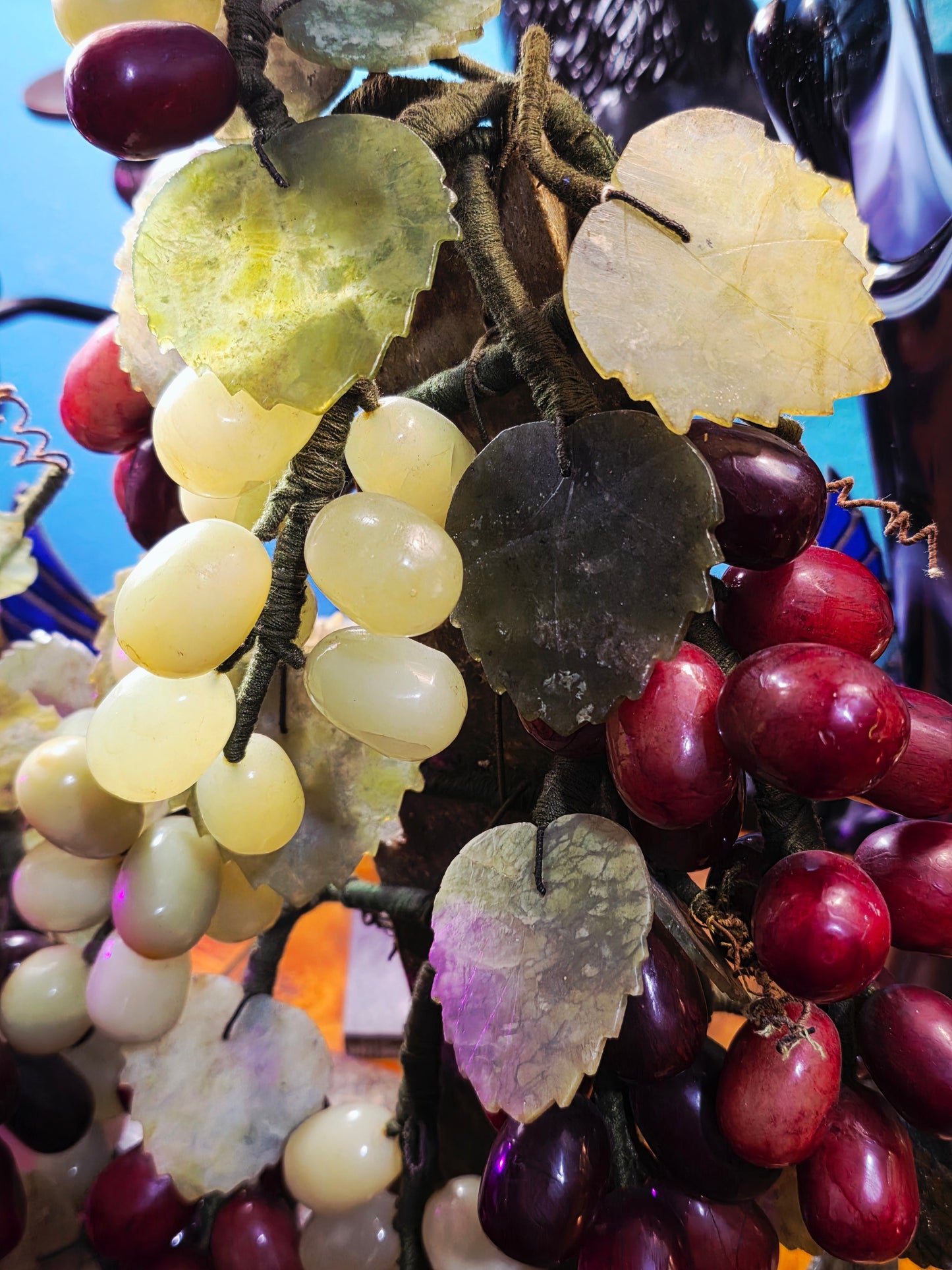 Escultura China Vintage de Uvas en Piedra Tallada – Mediados del Siglo XX🍇🌿