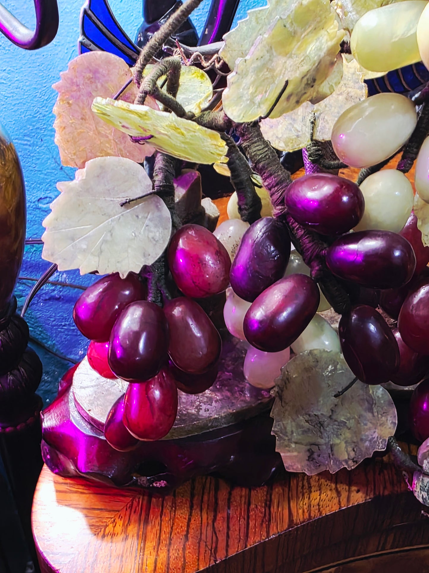 Escultura China Vintage de Uvas en Piedra Tallada – Mediados del Siglo XX🍇🌿