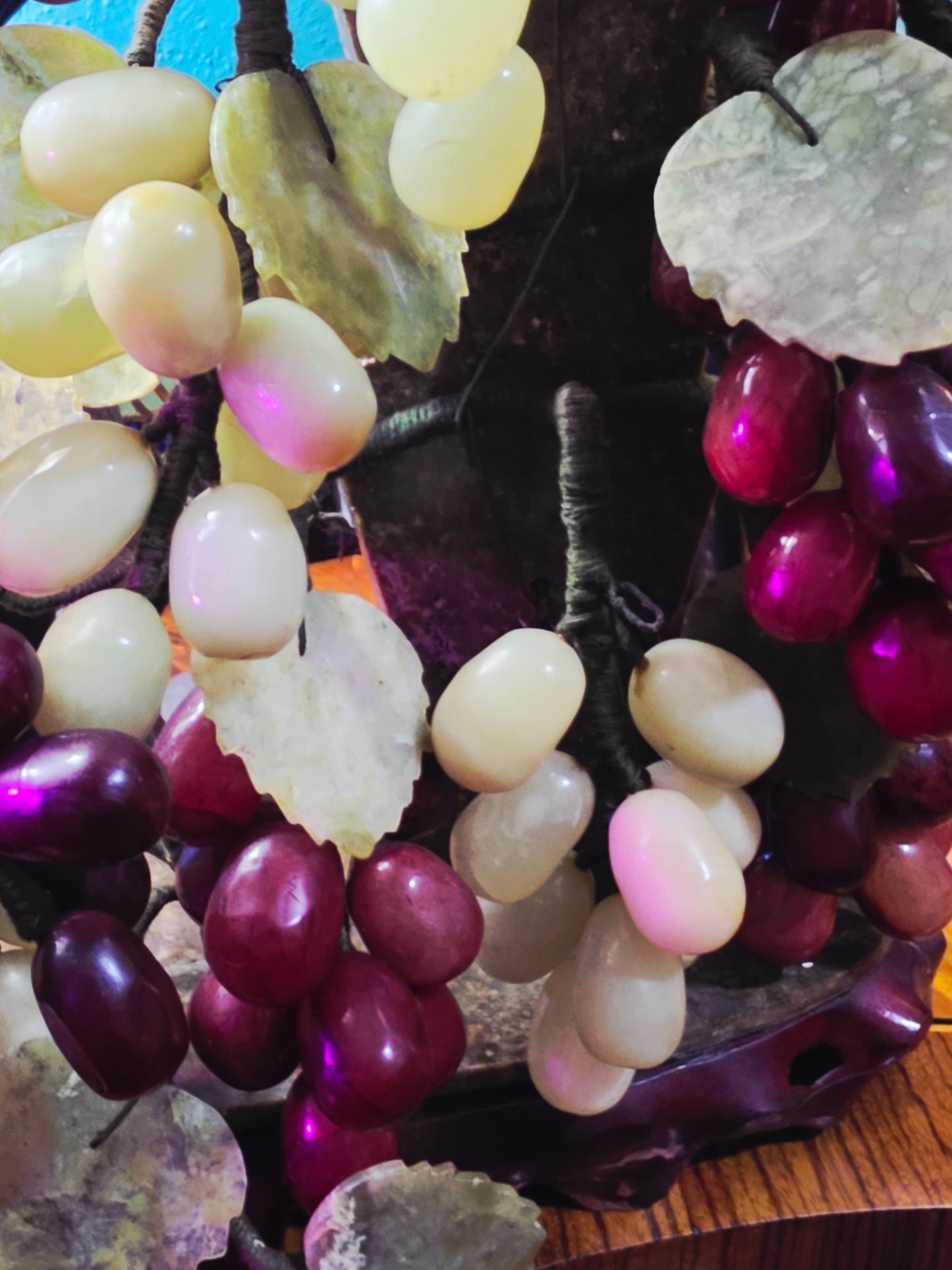 Escultura China Vintage de Uvas en Piedra Tallada – Mediados del Siglo XX🍇🌿