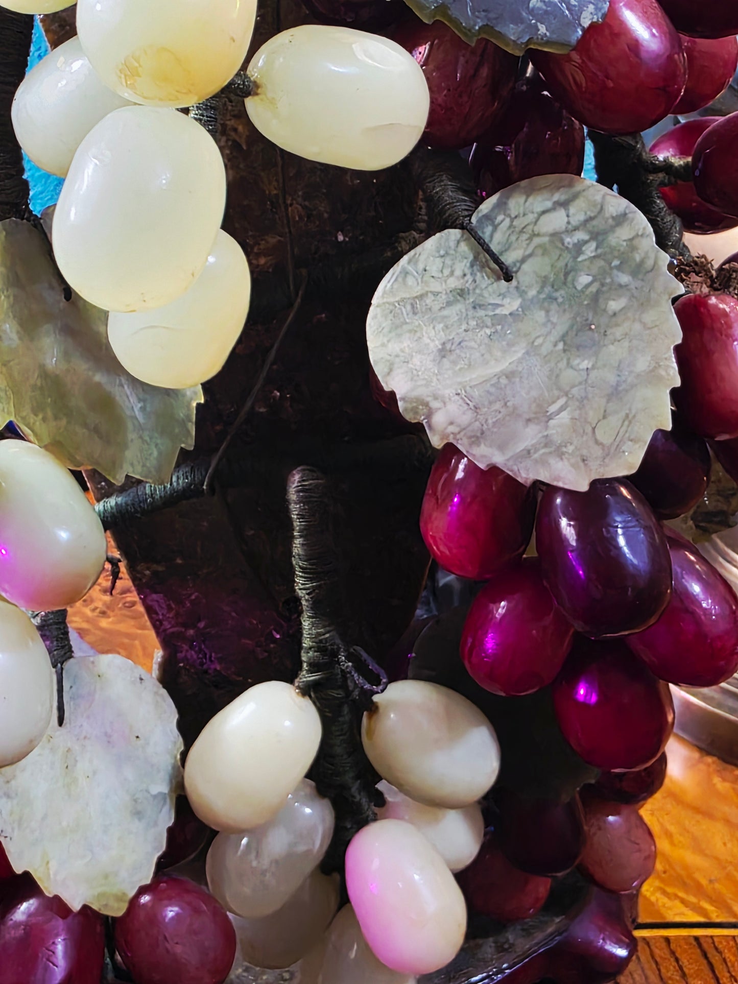 Escultura China Vintage de Uvas en Piedra Tallada – Mediados del Siglo XX🍇🌿