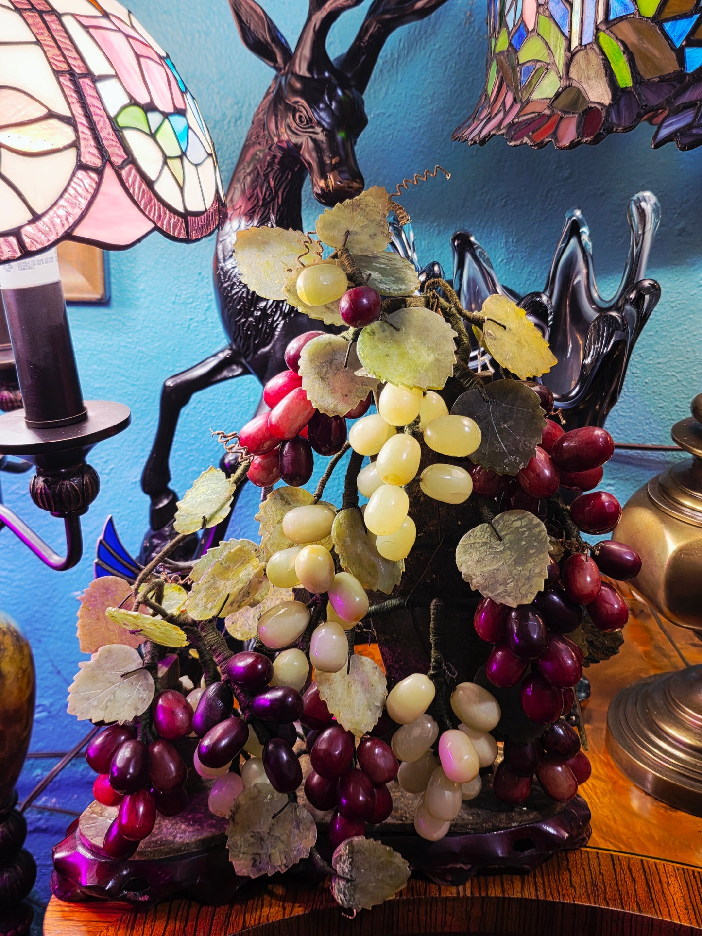 Escultura China Vintage de Uvas en Piedra Tallada – Mediados del Siglo XX🍇🌿