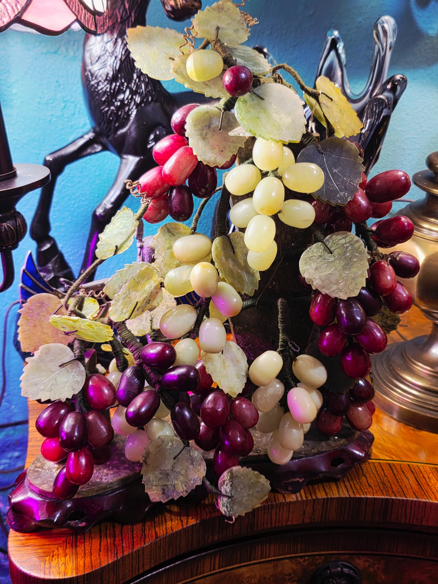 Escultura China Vintage de Uvas en Piedra Tallada – Mediados del Siglo XX🍇🌿