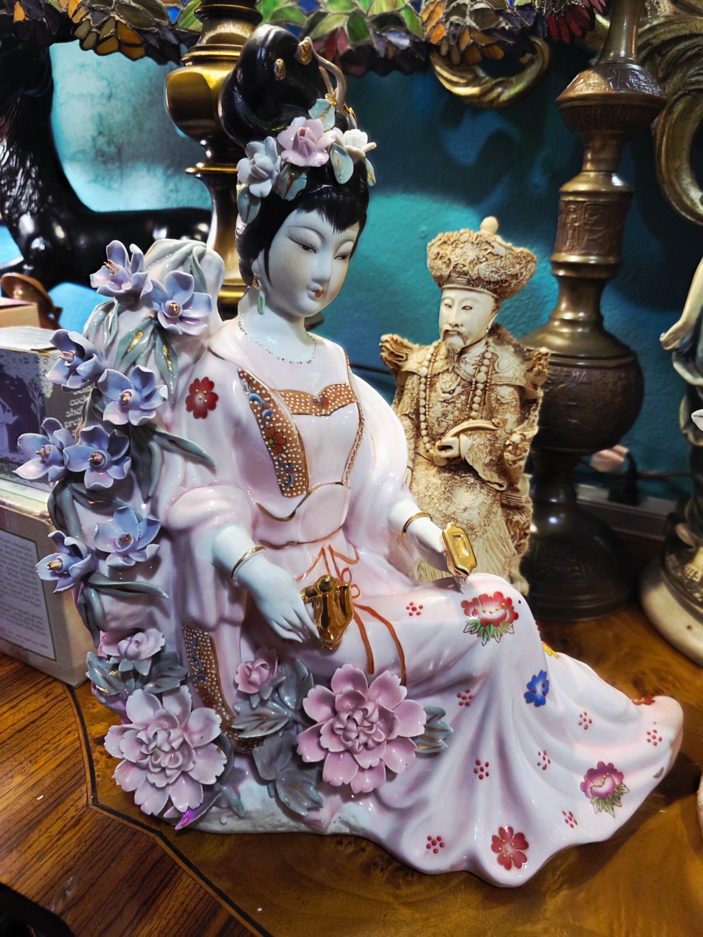 Fine Porcelain Figurine – Reclining Oriental Woman with Floral Ornaments 🕊️⚜️🌿