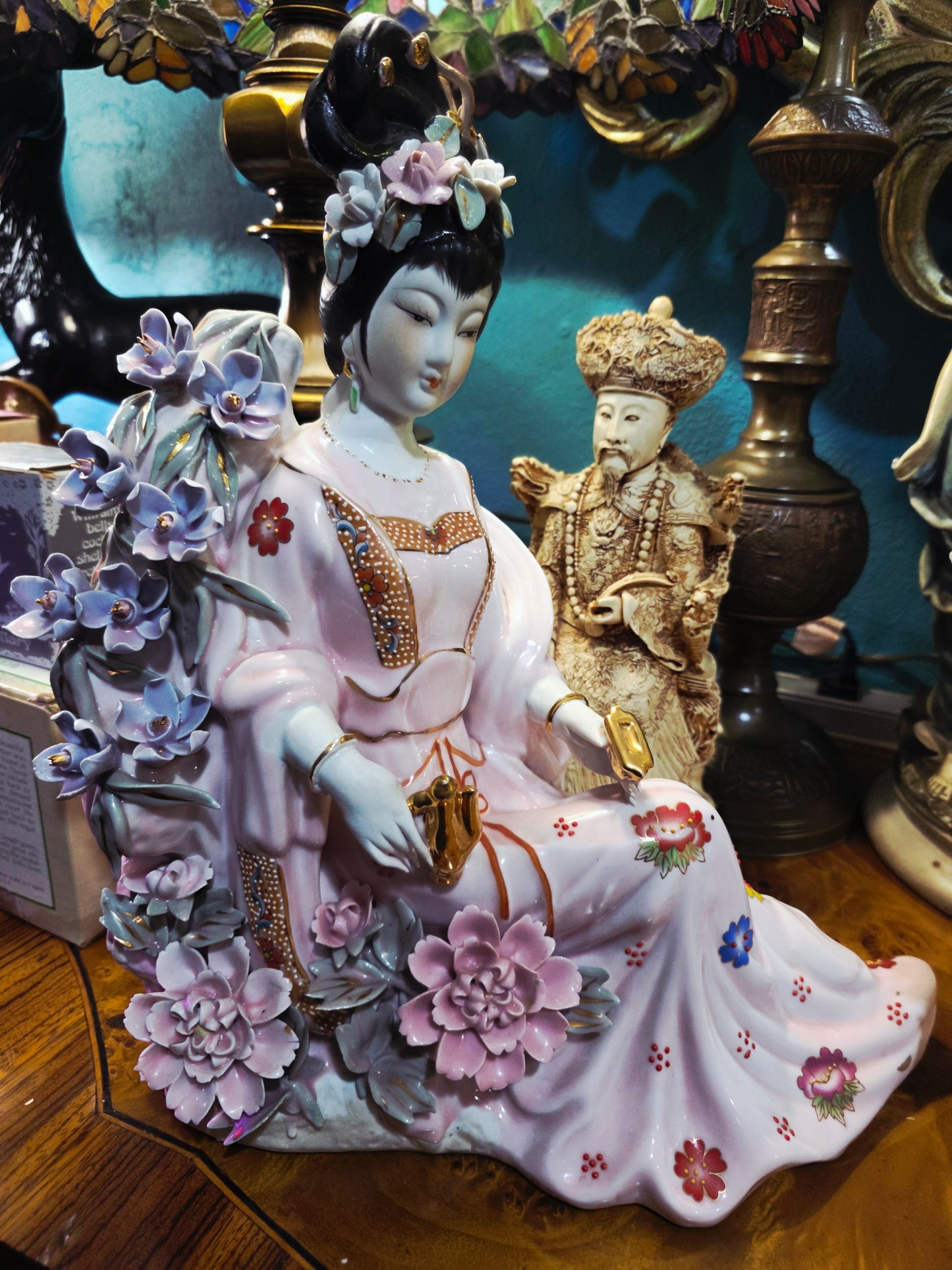 Fine Porcelain Figurine – Reclining Oriental Woman with Floral Ornaments 🕊️⚜️🌿