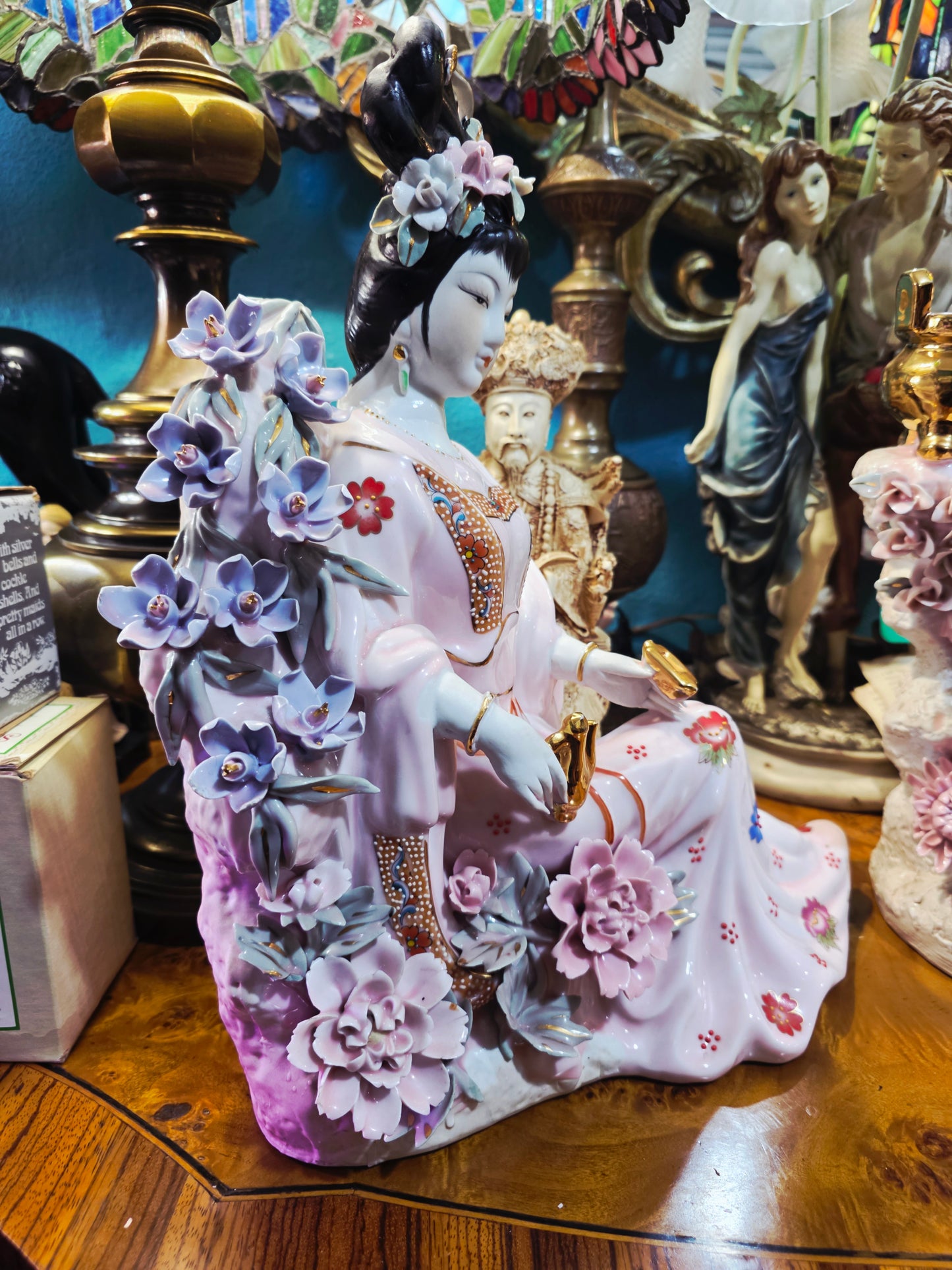 Fine Porcelain Figurine – Reclining Oriental Woman with Floral Ornaments 🕊️⚜️🌿