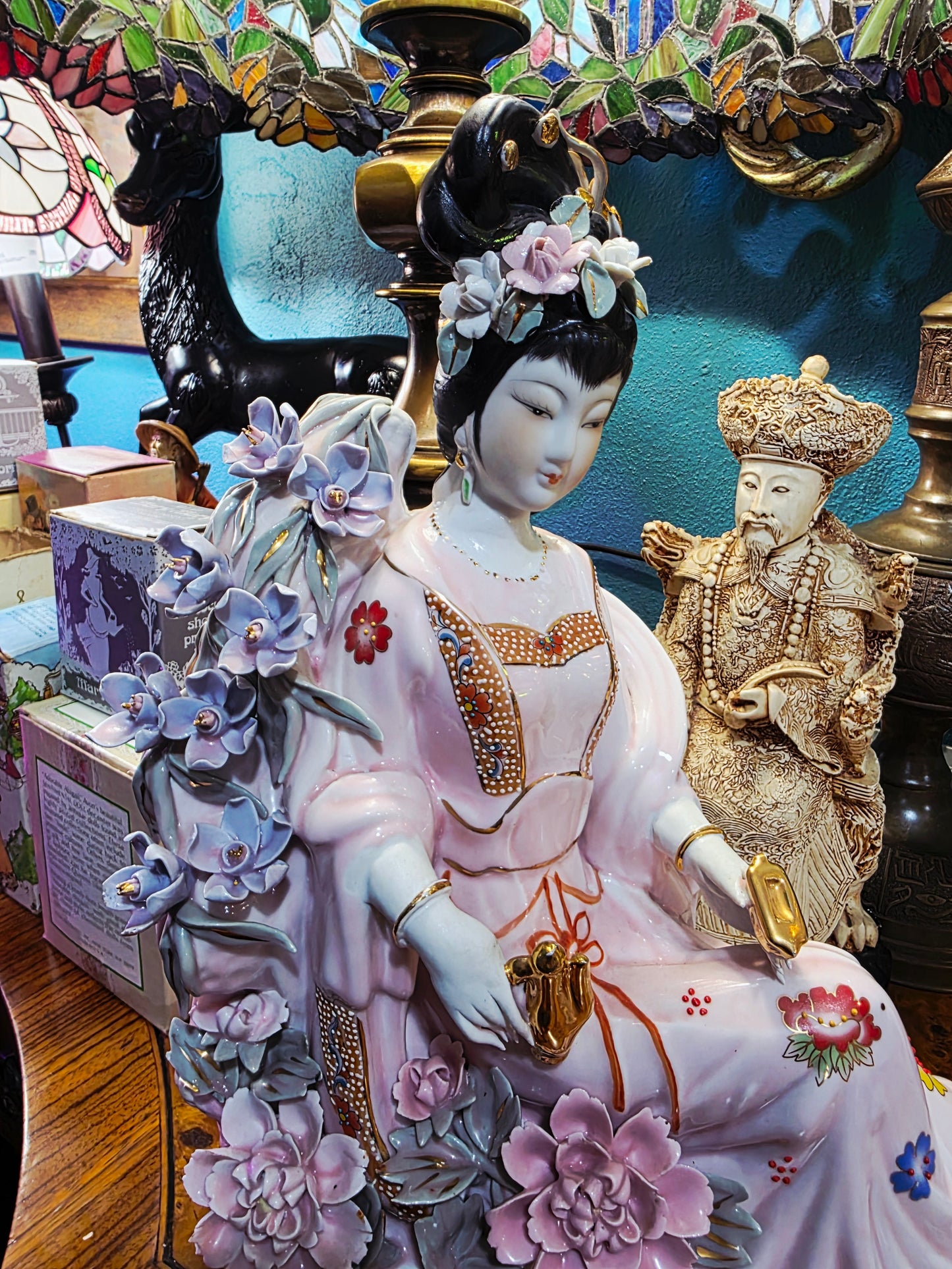 Fine Porcelain Figurine – Reclining Oriental Woman with Floral Ornaments 🕊️⚜️🌿