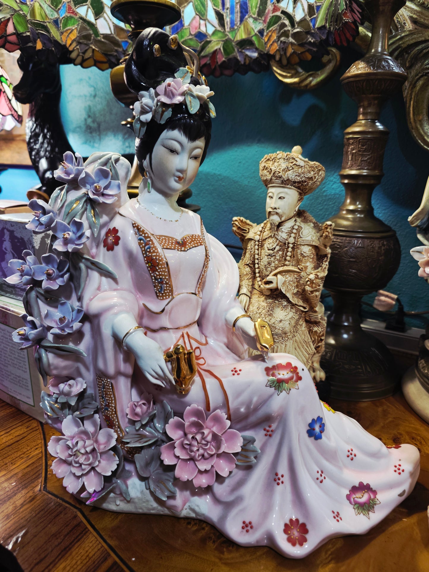 Fine Porcelain Figurine – Reclining Oriental Woman with Floral Ornaments 🕊️⚜️🌿