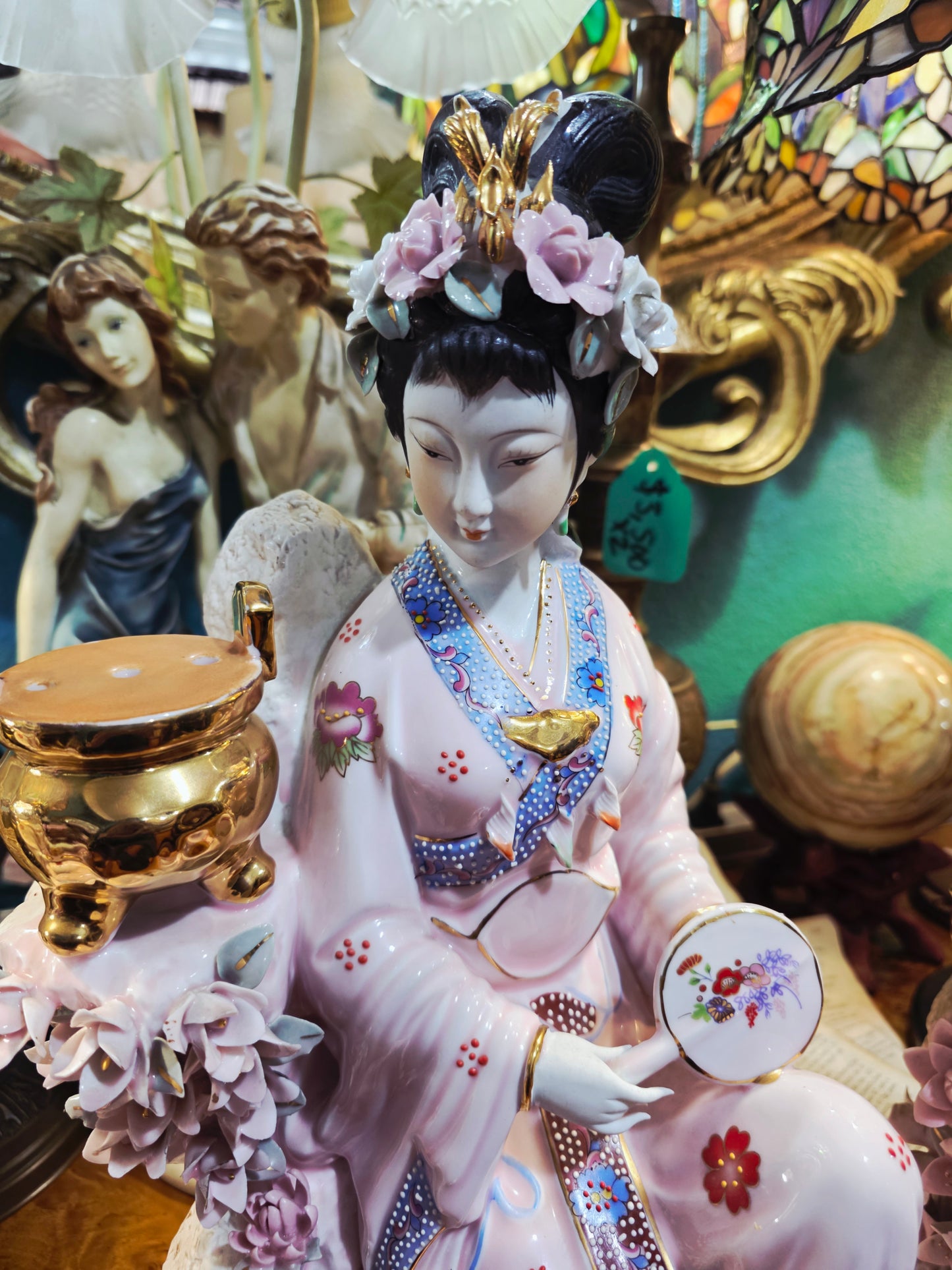 Fine Porcelain Figurine – Oriental Woman with Golden Vase 🕊️⚜️🌿