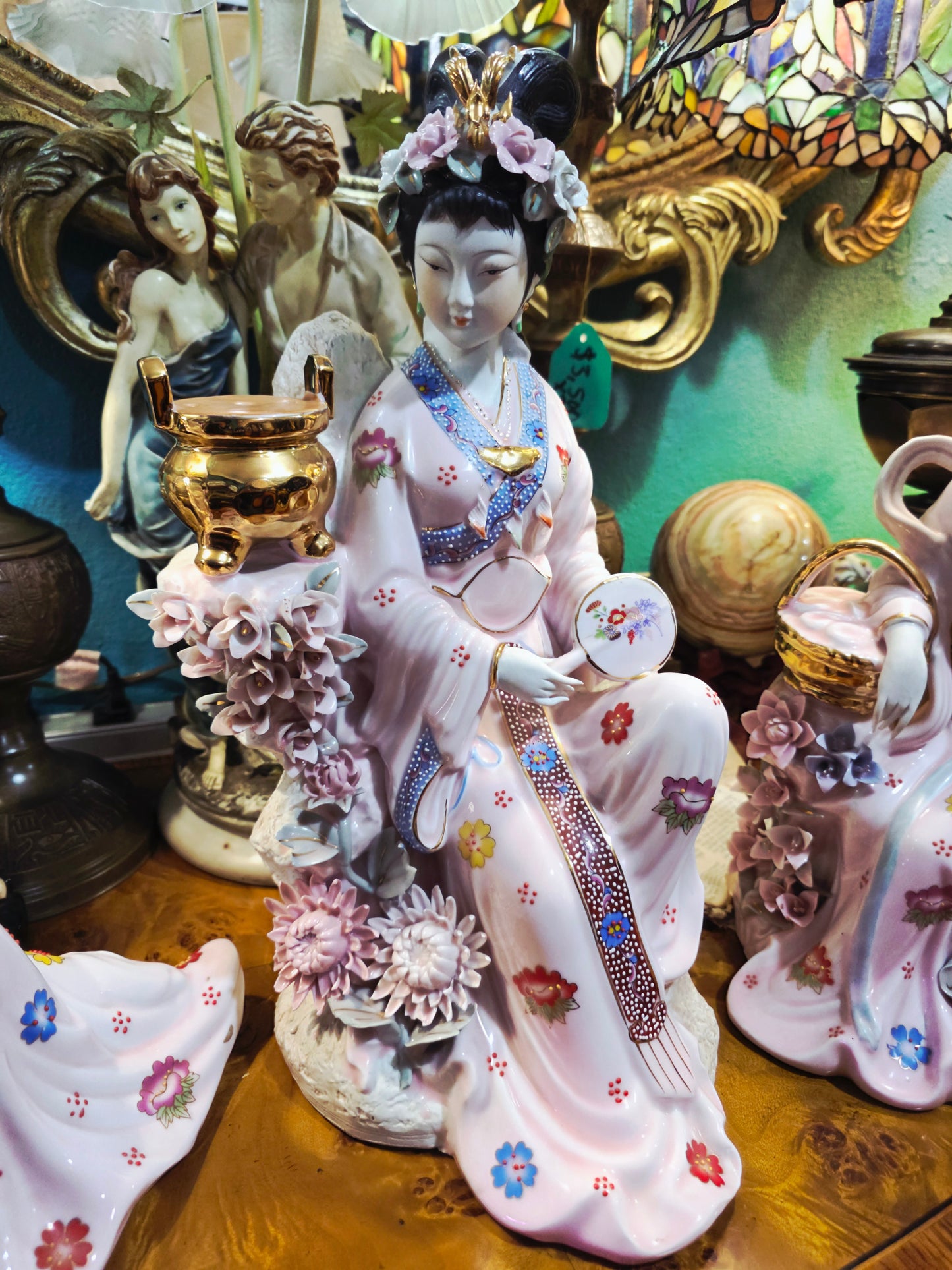 Fine Porcelain Figurine – Oriental Woman with Golden Vase 🕊️⚜️🌿