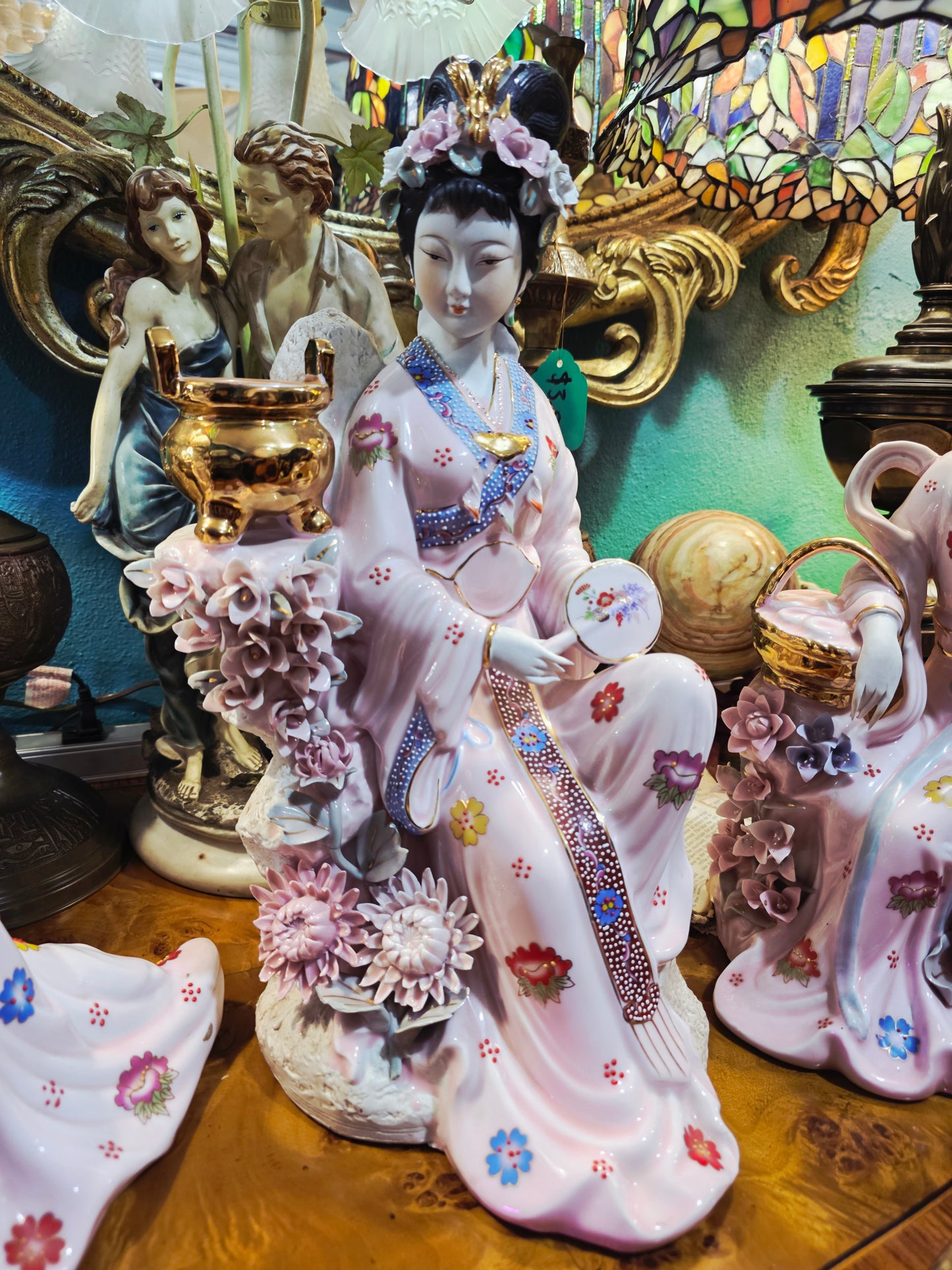 Fine Porcelain Figurine – Oriental Woman with Golden Vase 🕊️⚜️🌿