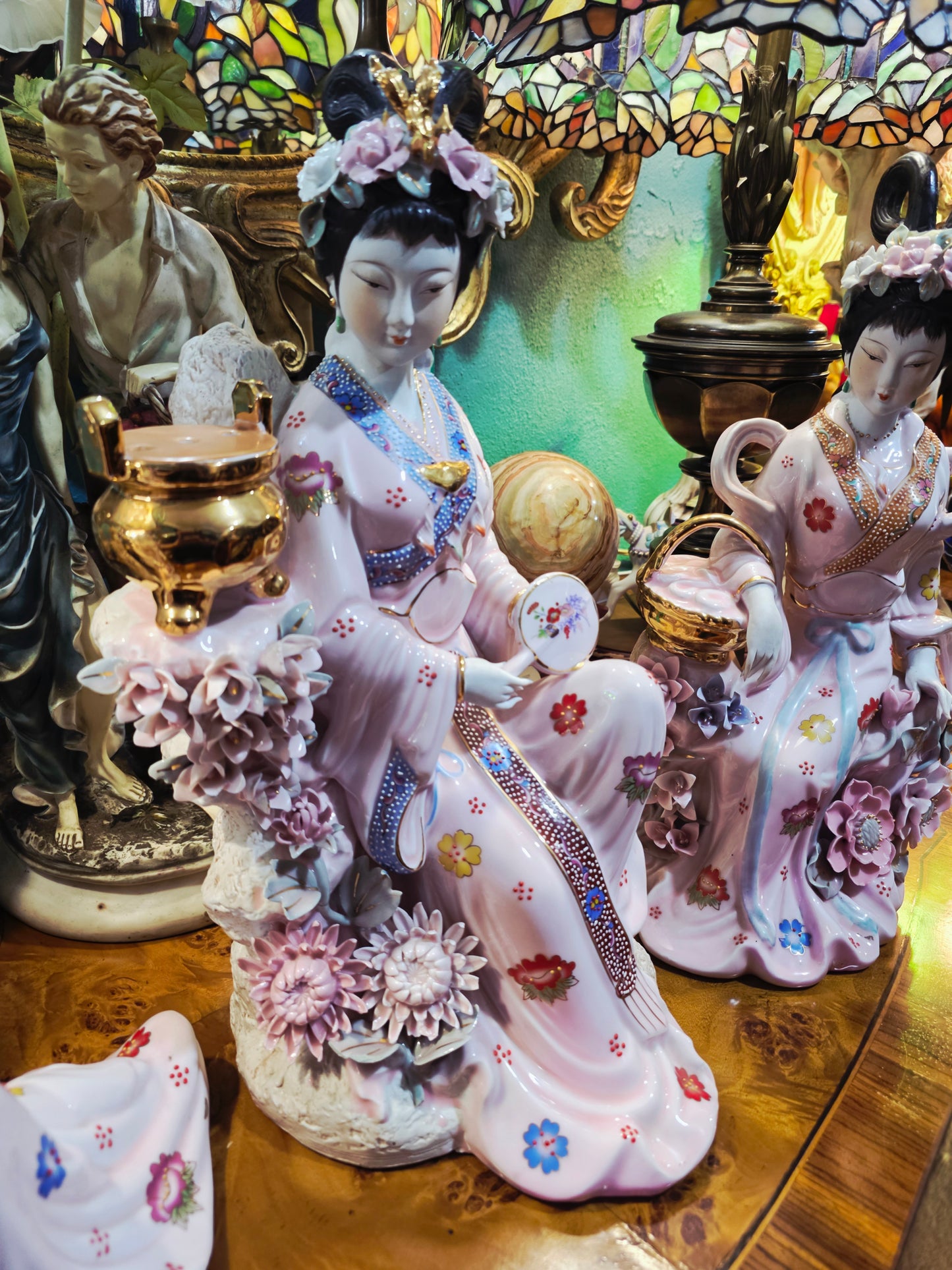 Fine Porcelain Figurine – Oriental Woman with Golden Vase 🕊️⚜️🌿