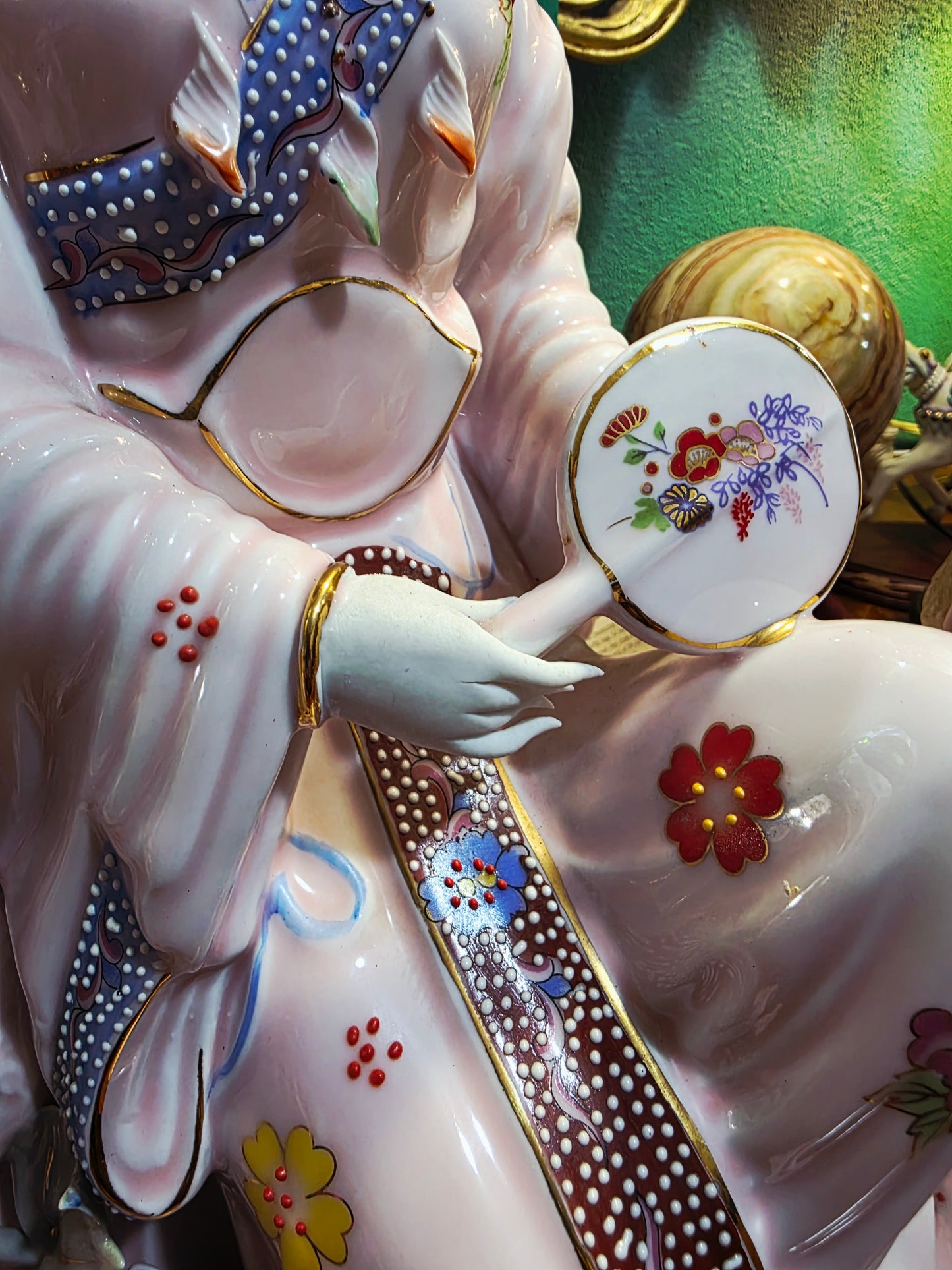 Fine Porcelain Figurine – Oriental Woman with Golden Vase 🕊️⚜️🌿
