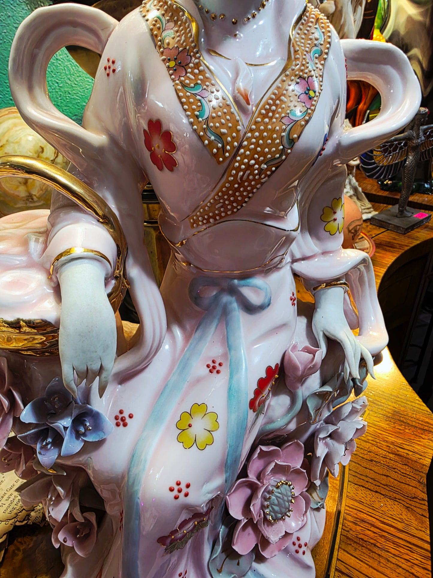 Fine Porcelain Figurine - Oriental Woman With Basket 🕊️⚜️🌿