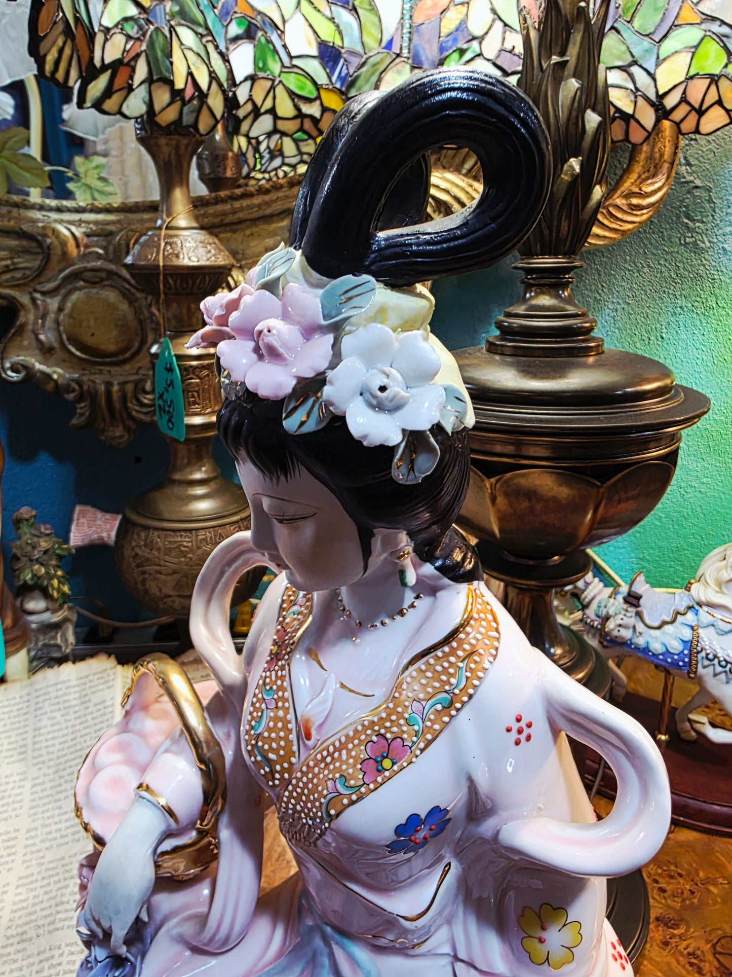 Fine Porcelain Figurine - Oriental Woman With Basket 🕊️⚜️🌿