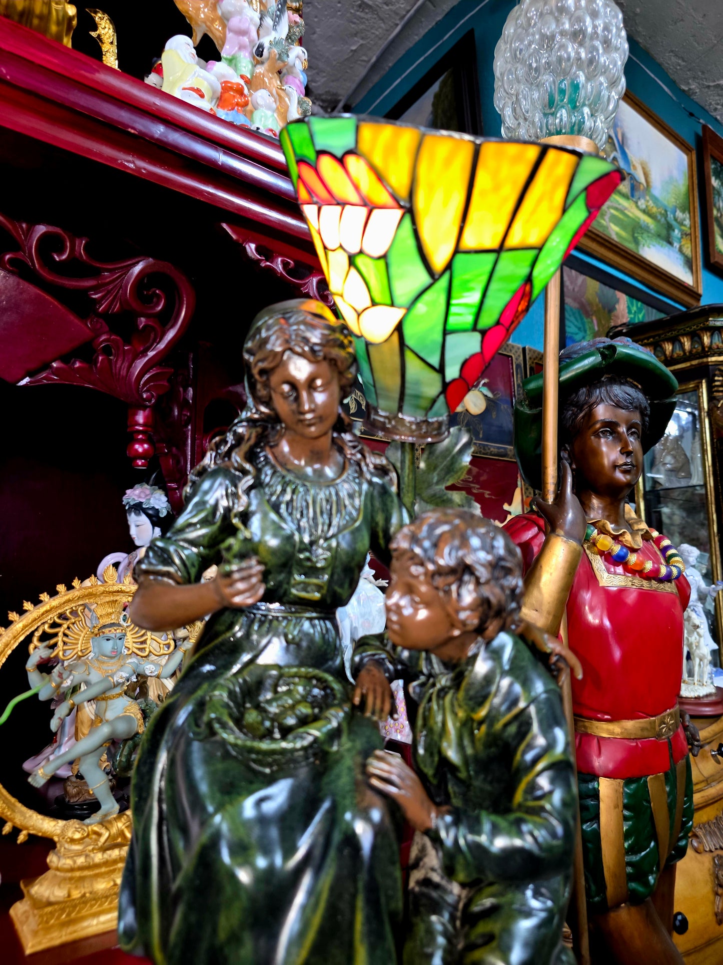 🌸🍃 Lámpara Art Nouveau en Resina Pesada – Principios del Siglo XX🍃🍃