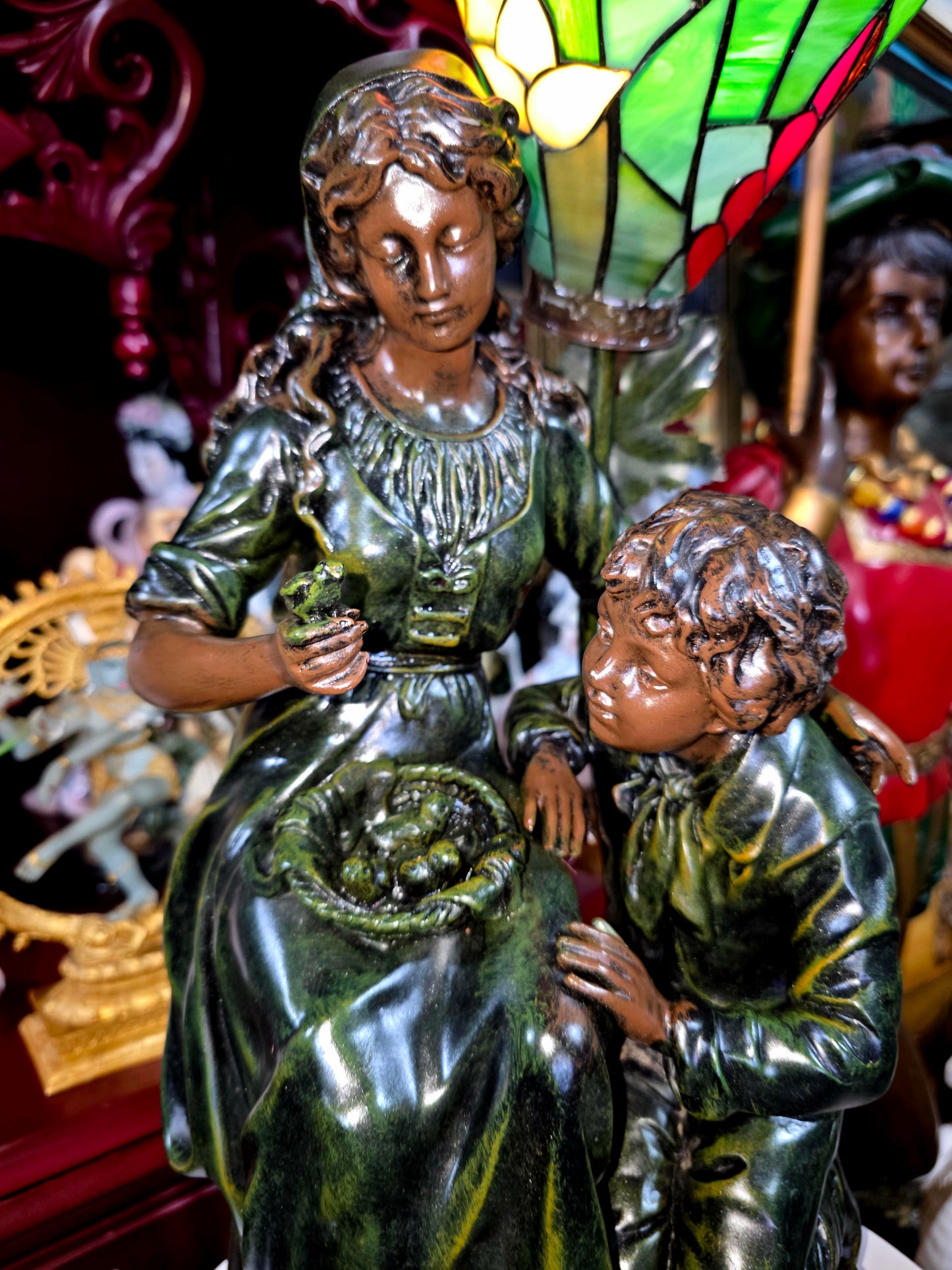 🌸🍃 Lámpara Art Nouveau en Resina Pesada – Principios del Siglo XX🍃🍃