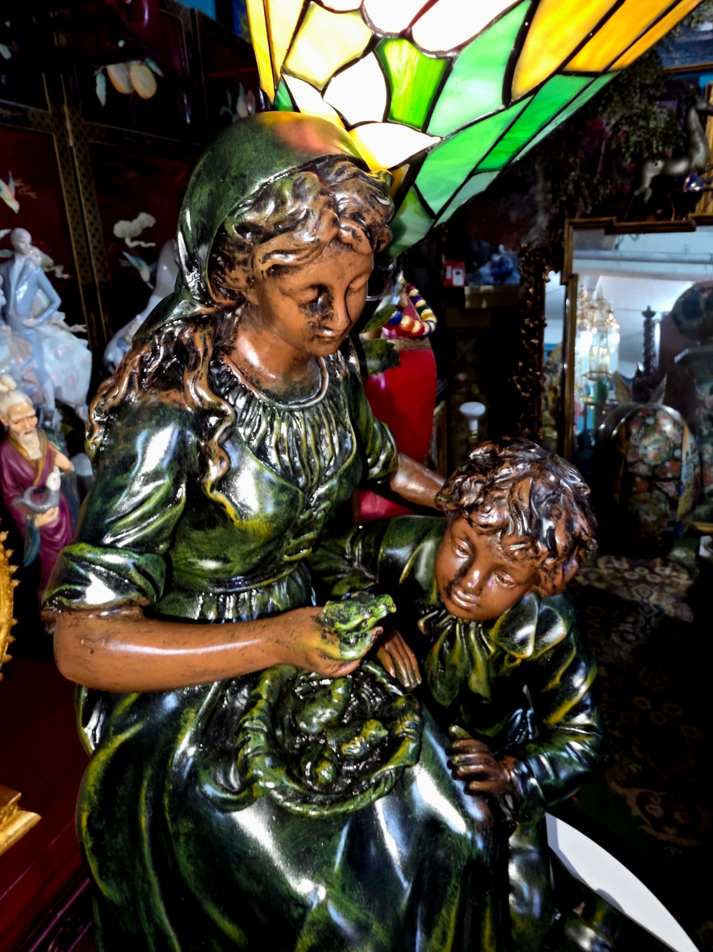 🌸🍃 Lámpara Art Nouveau en Resina Pesada – Principios del Siglo XX🍃🍃