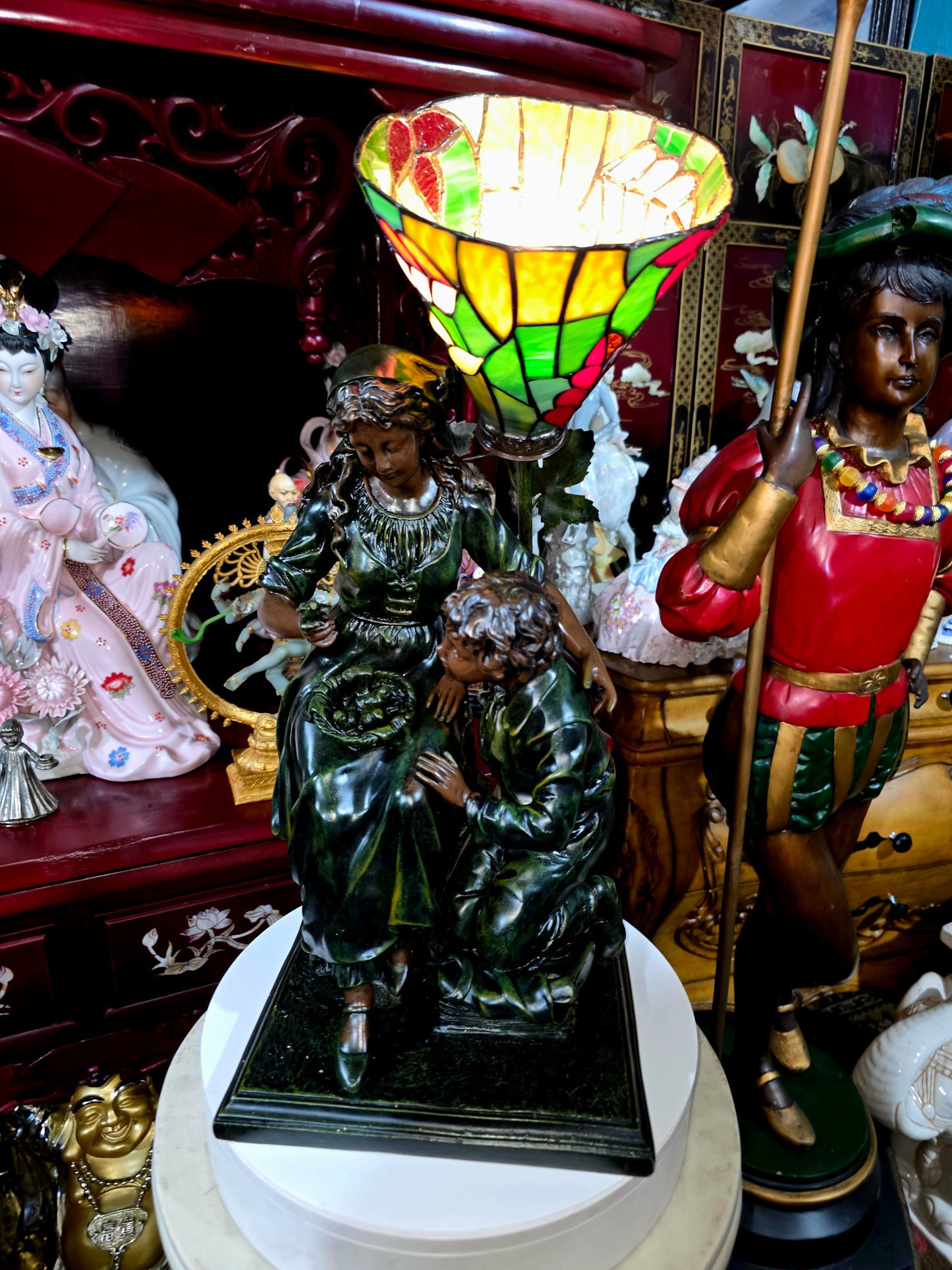 🌸🍃 Lámpara Art Nouveau en Resina Pesada – Principios del Siglo XX🍃🍃