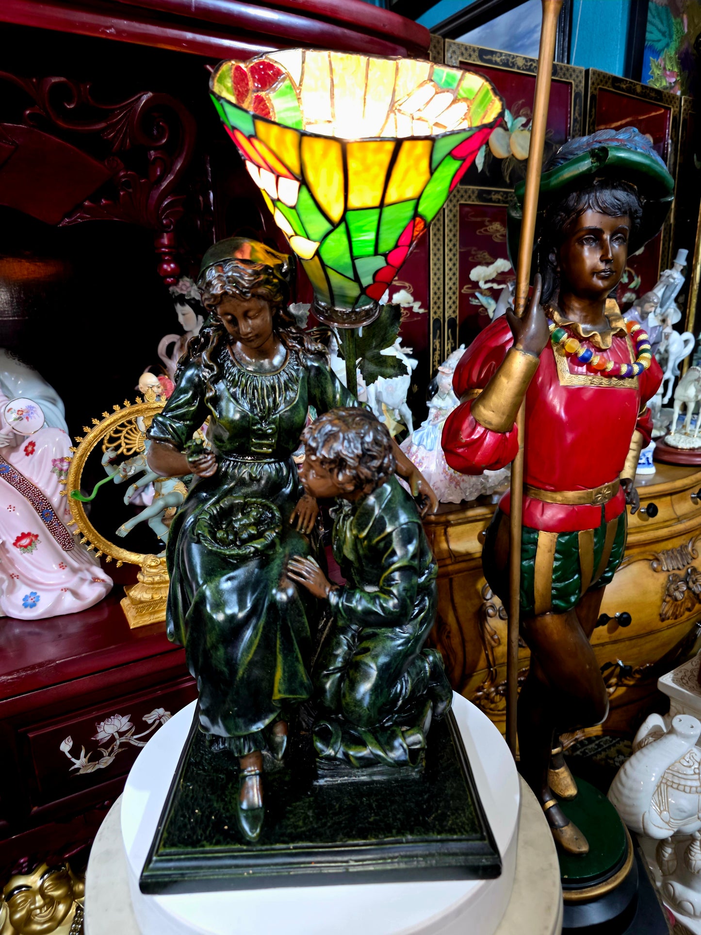 🌸🍃 Lámpara Art Nouveau en Resina Pesada – Principios del Siglo XX🍃🍃