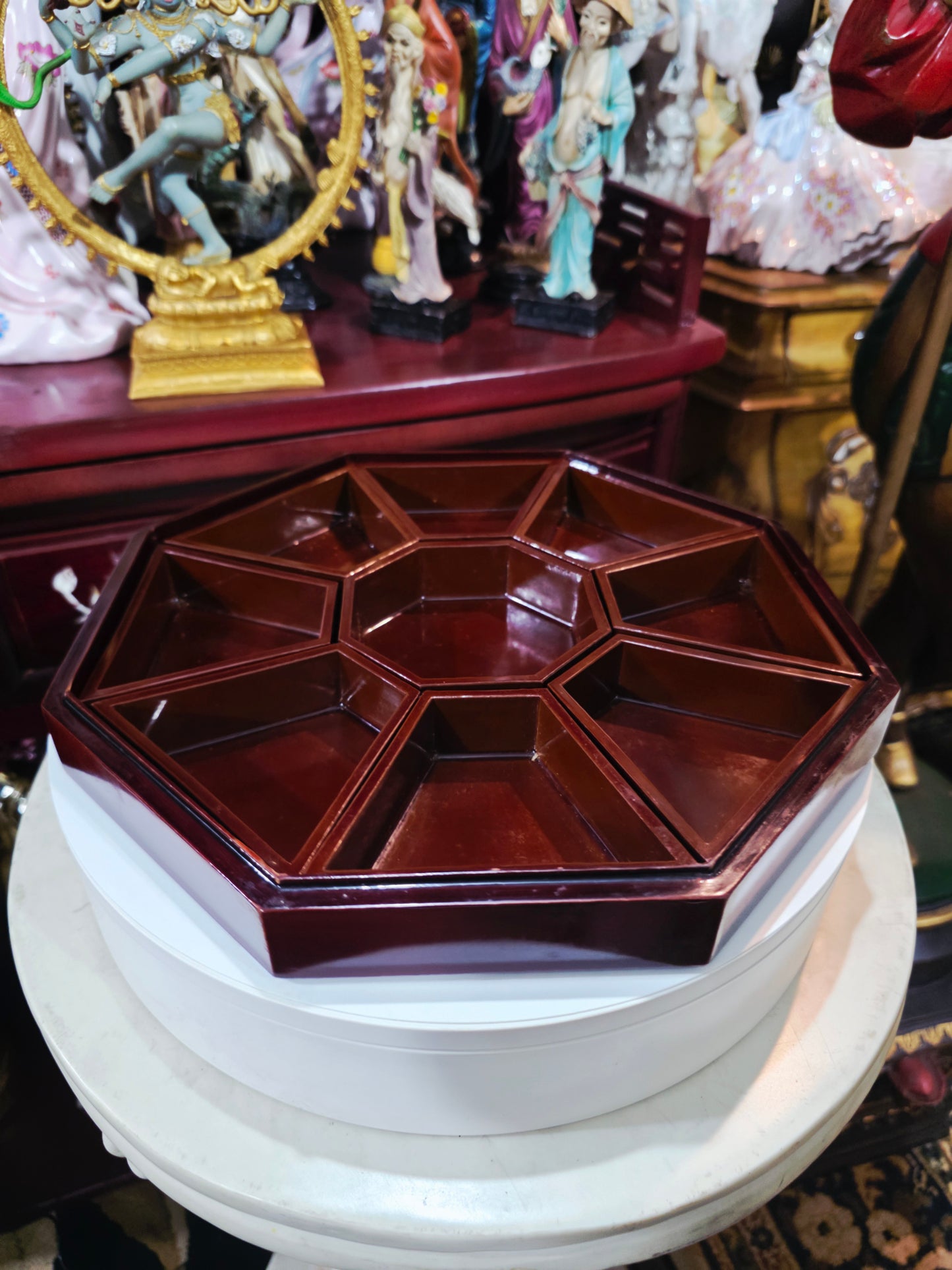 Caja Octagonal con Motivos Asiáticos — Incrustaciones de Nácar ✨