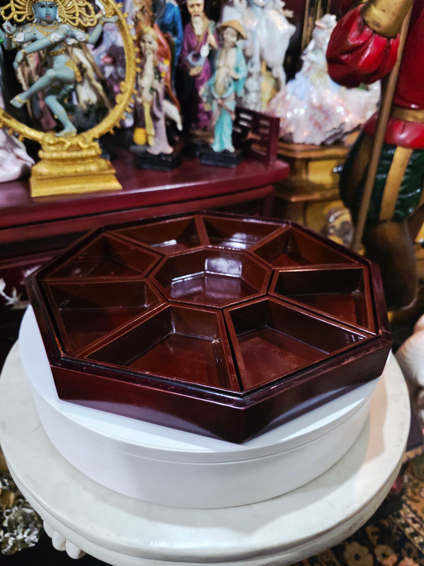 Caja Octagonal con Motivos Asiáticos — Incrustaciones de Nácar ✨