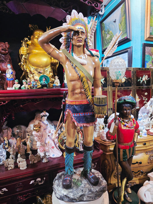 🪶 Indio Nativo Saludando en Fibra de Vidrio – Dignidad, Historia y Presencia 🪶