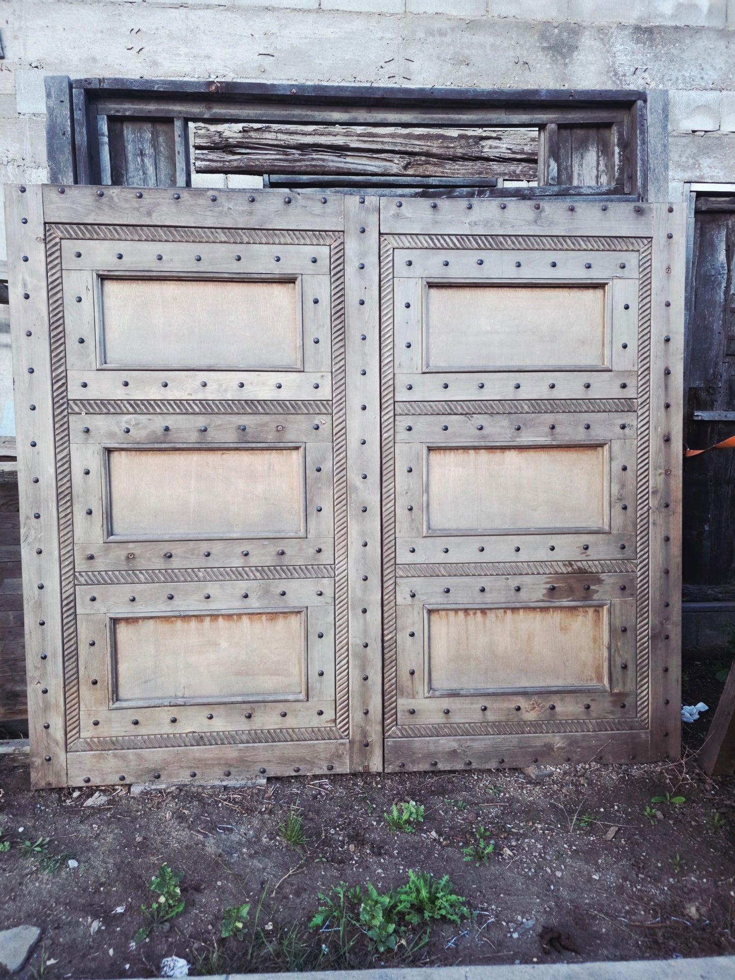 Puerta Rustica de Cedro – Guardiana de Memorias