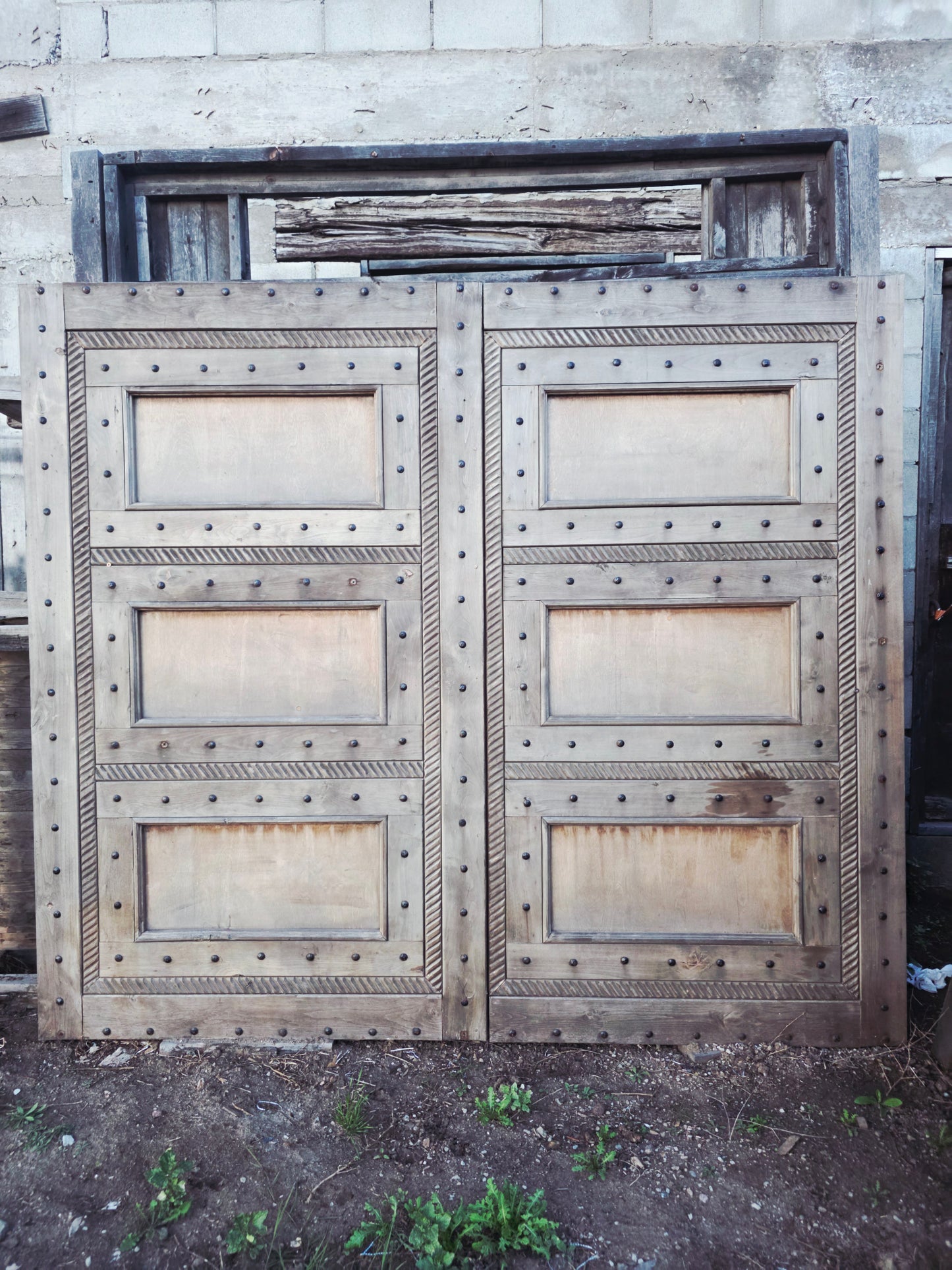 Puerta Rustica de Cedro – Guardiana de Memorias