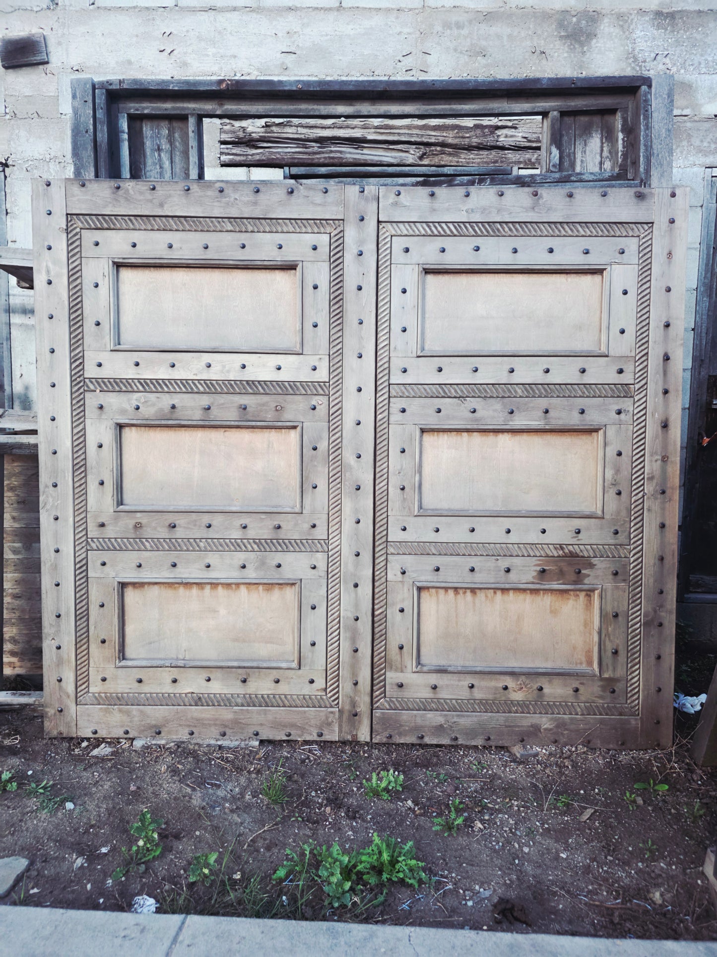 Puerta Rustica de Cedro – Guardiana de Memorias