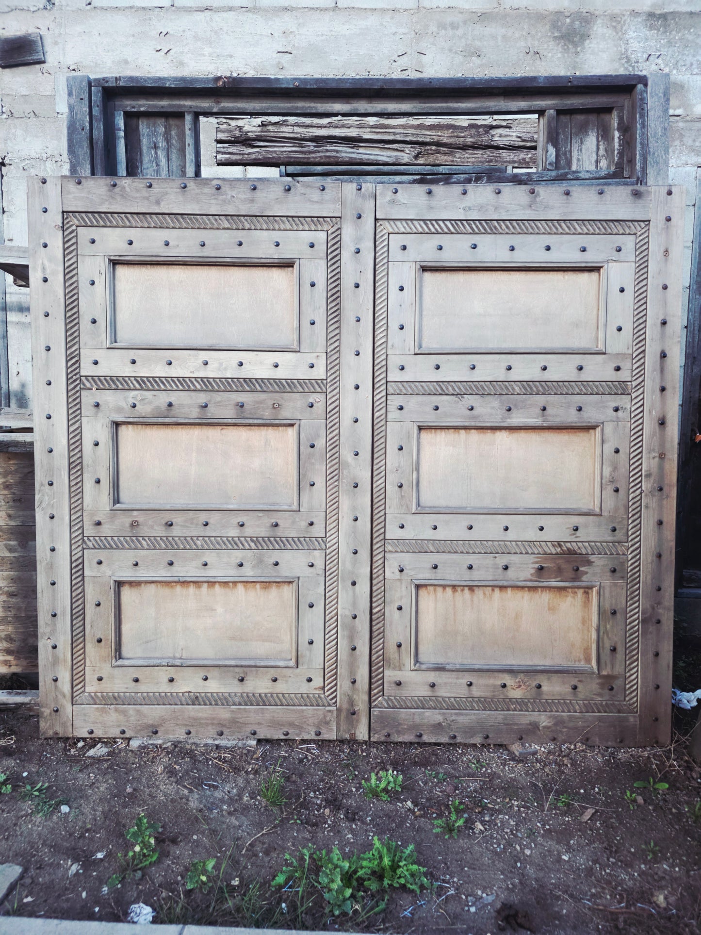 Puerta Rustica de Cedro – Guardiana de Memorias