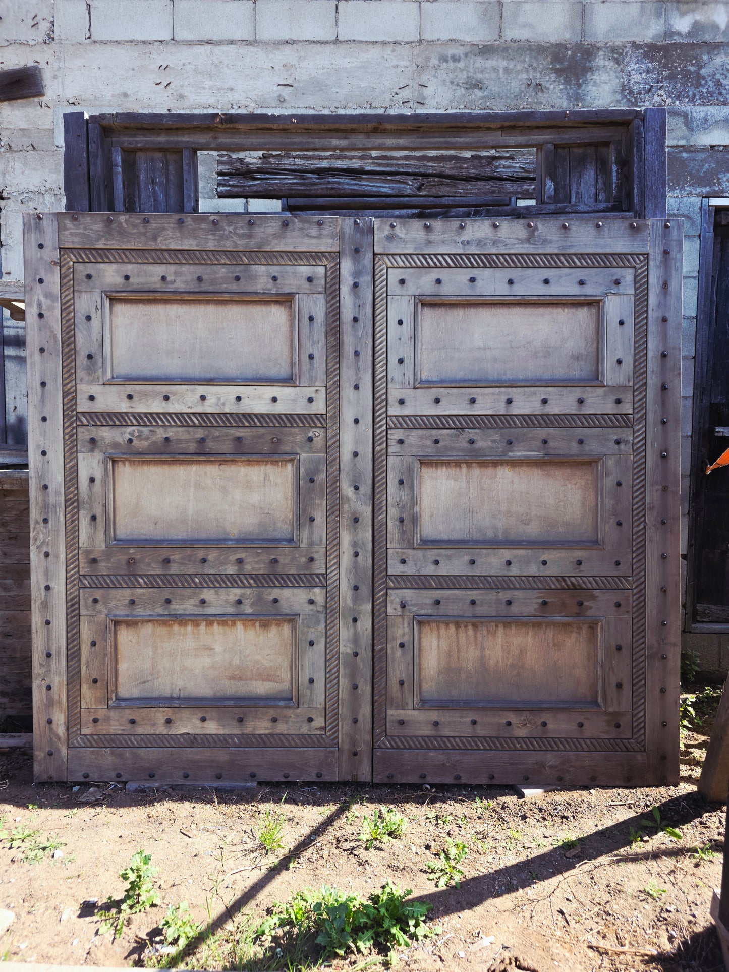 Puerta Rustica de Cedro – Guardiana de Memorias