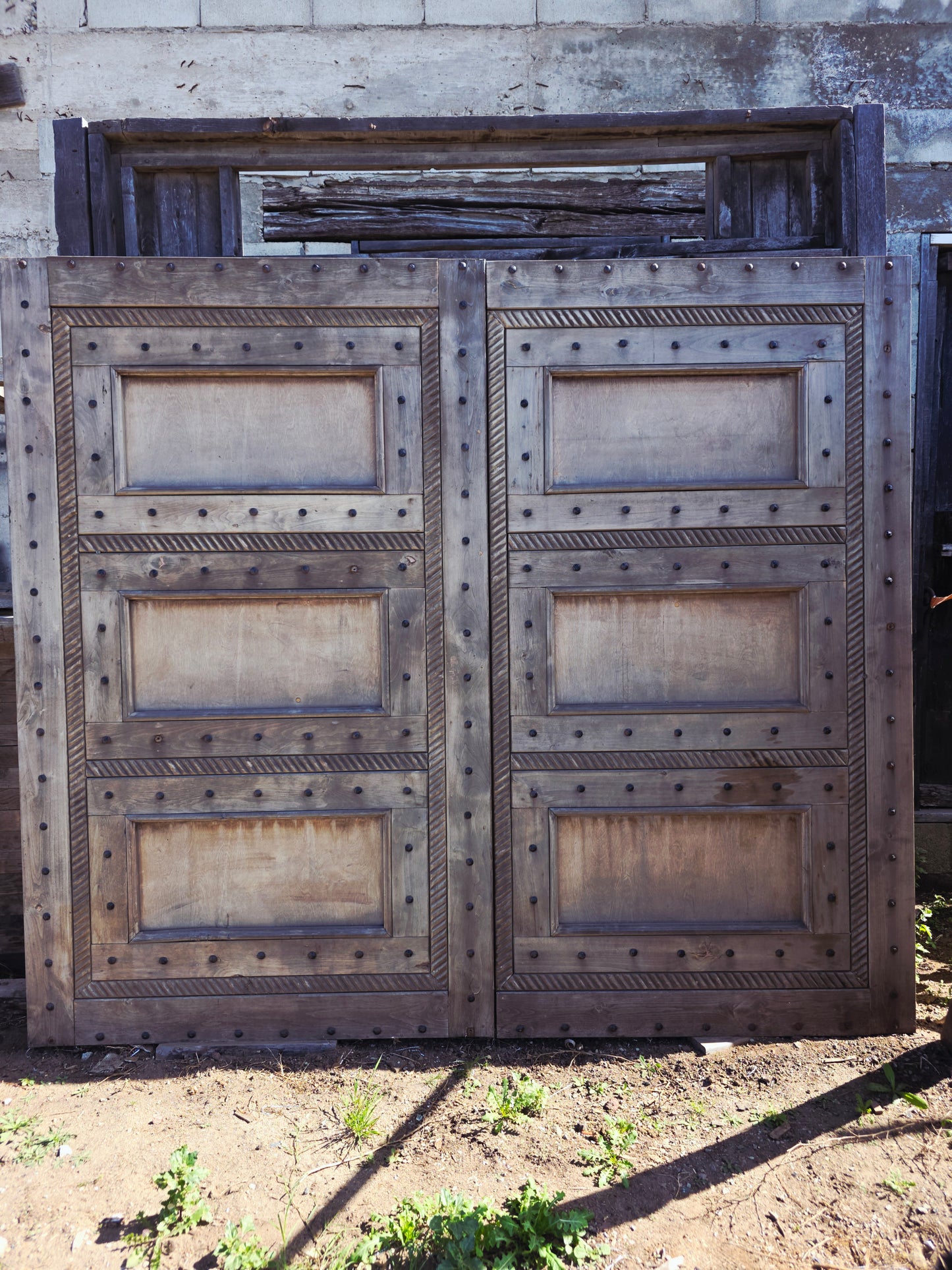 Puerta Rustica de Cedro – Guardiana de Memorias