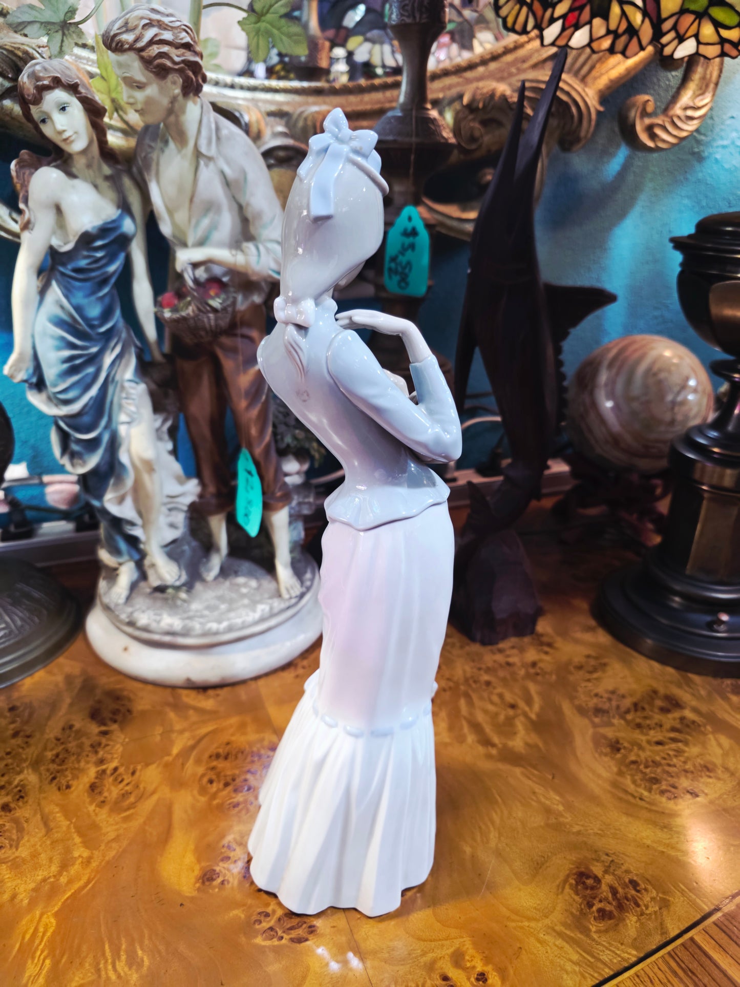 🎨 De Paseo Con El Perrito 🐕 Lladro 4893 | Año de emisión: 1974