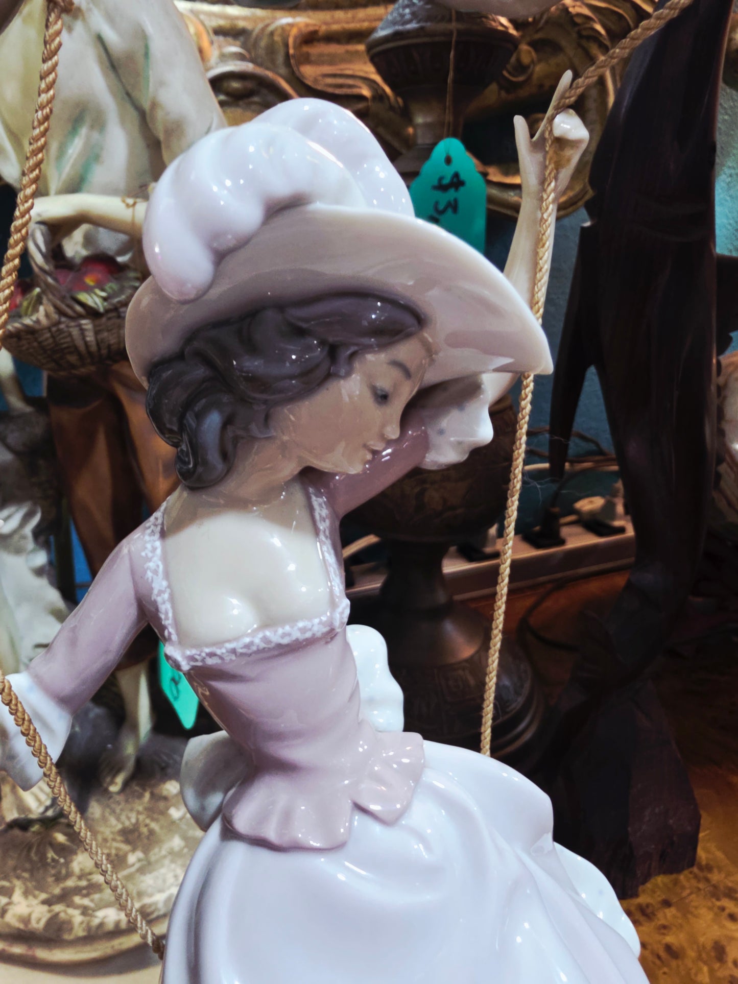 🎨 Columpiandose Victorian Girl on Swing 🌸 Lladro 01001297 | Año de emisión: 1974