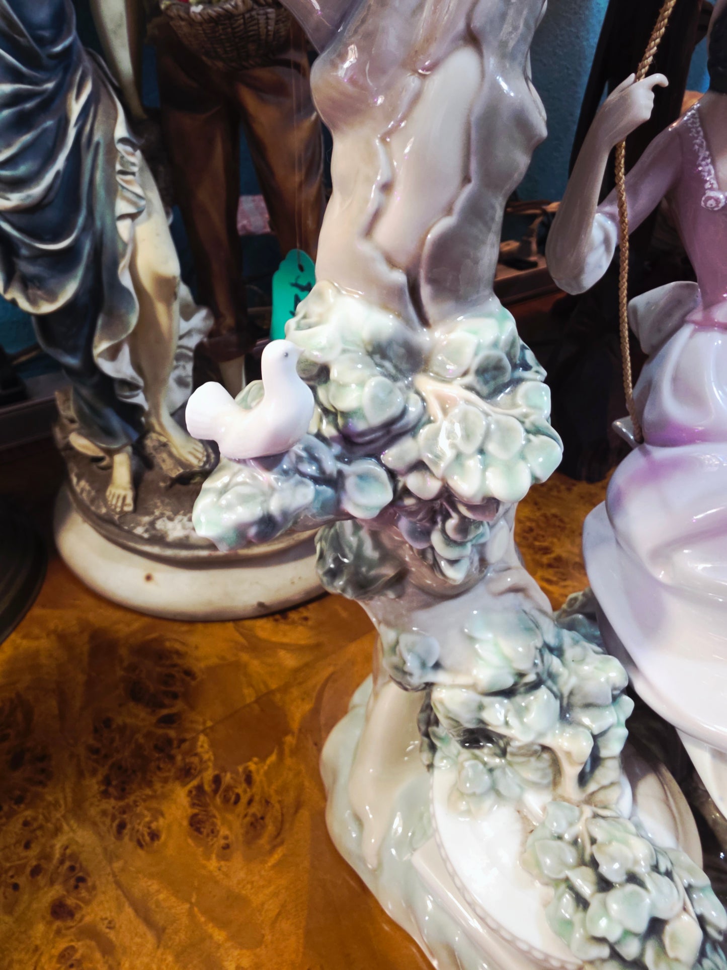 🎨 Columpiandose Victorian Girl on Swing 🌸 Lladro 01001297 | Año de emisión: 1974