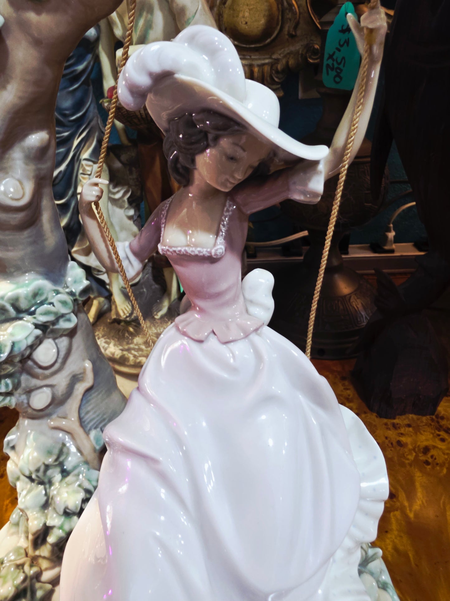 🎨 Columpiandose Victorian Girl on Swing 🌸 Lladro 01001297 | Año de emisión: 1974