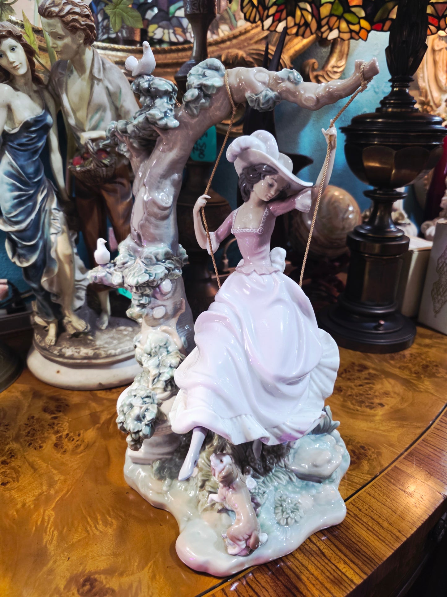 🎨 Columpiandose Victorian Girl on Swing 🌸 Lladro 01001297 | Año de emisión: 1974