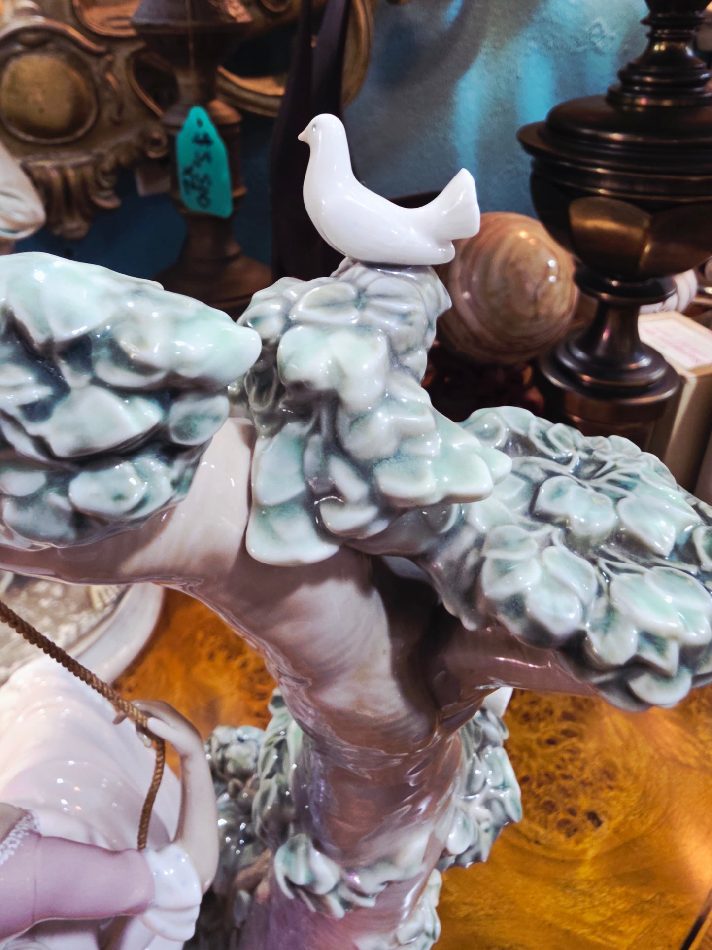 🎨 Columpiandose Victorian Girl on Swing 🌸 Lladro 01001297 | Año de emisión: 1974