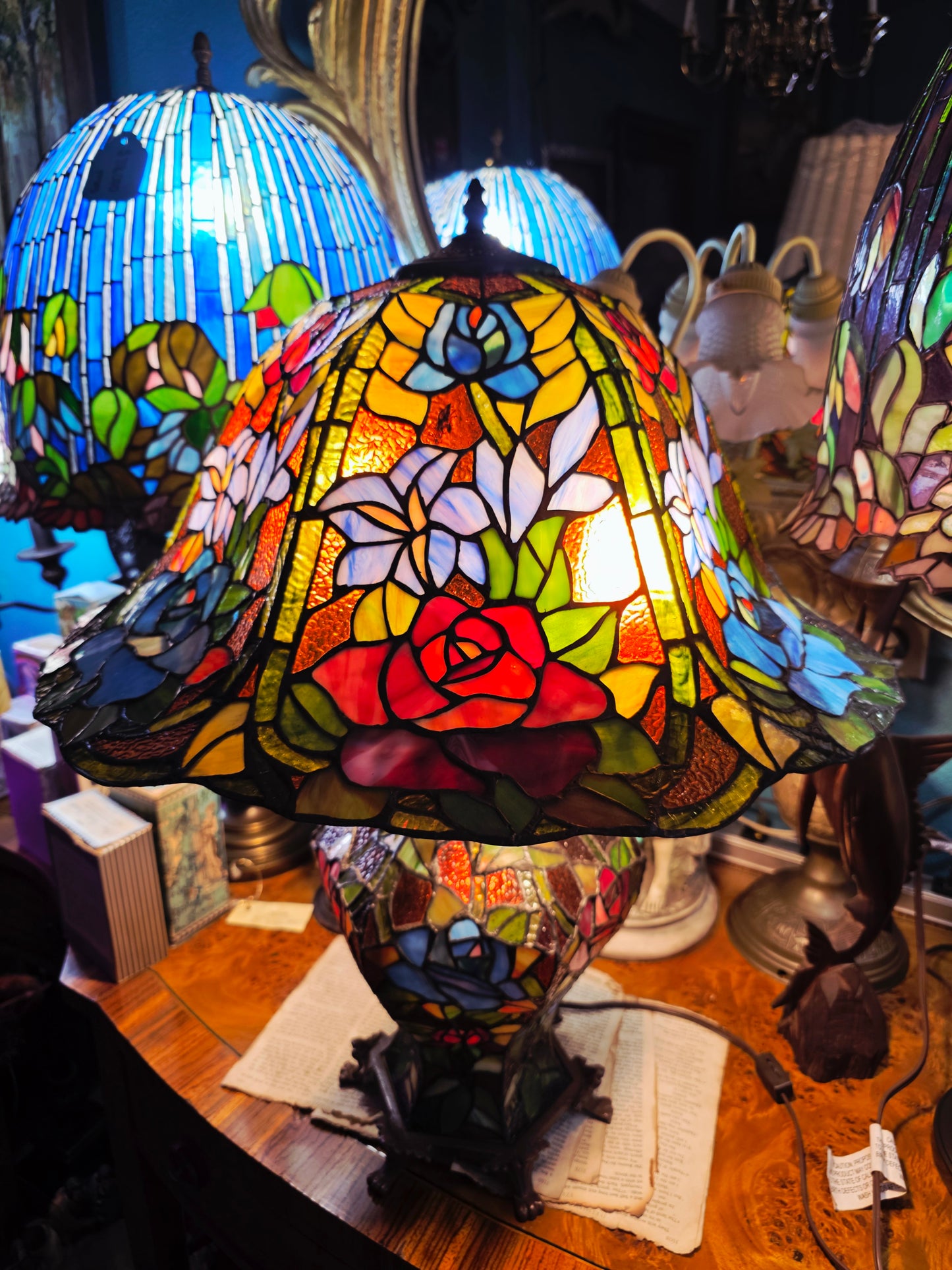 🌹🪞✨ Lampara Tiffany Vitral Floral de Gran Presencia ✨🪞🌹