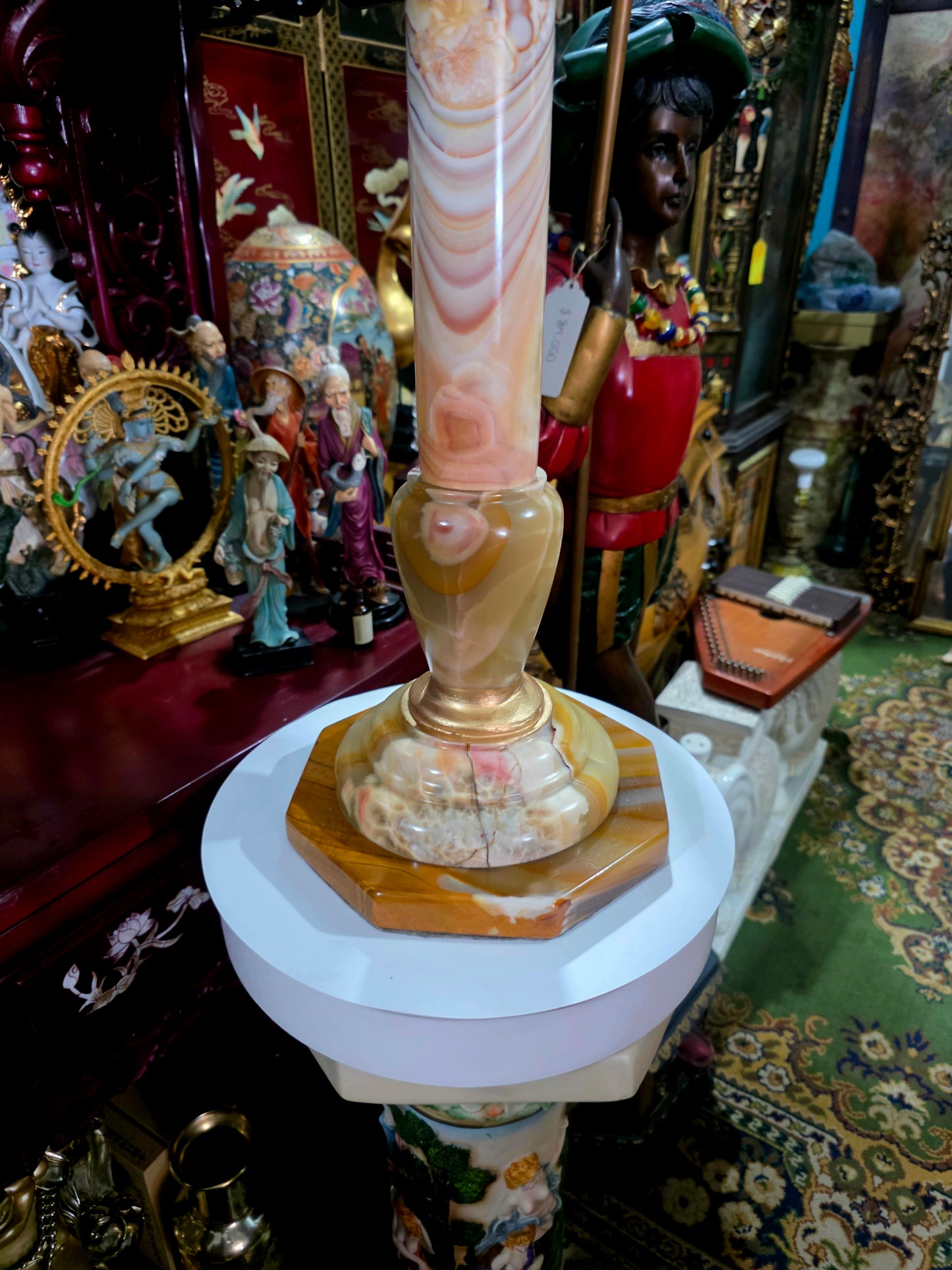 Natural Onyx Pedestal – Classic Elegance and Ceremonial Presence 🏛️🪨