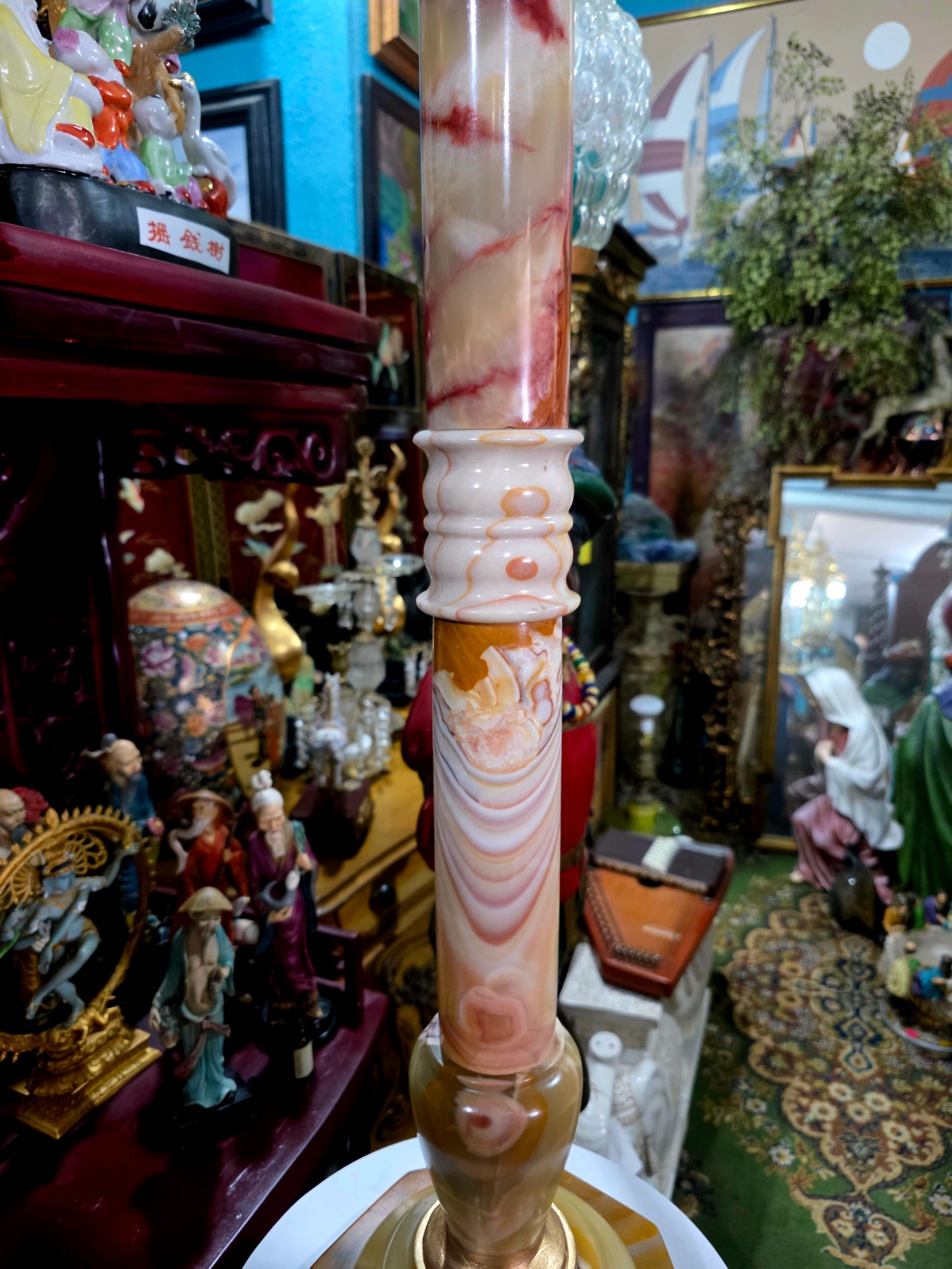 Natural Onyx Pedestal – Classic Elegance and Ceremonial Presence 🏛️🪨