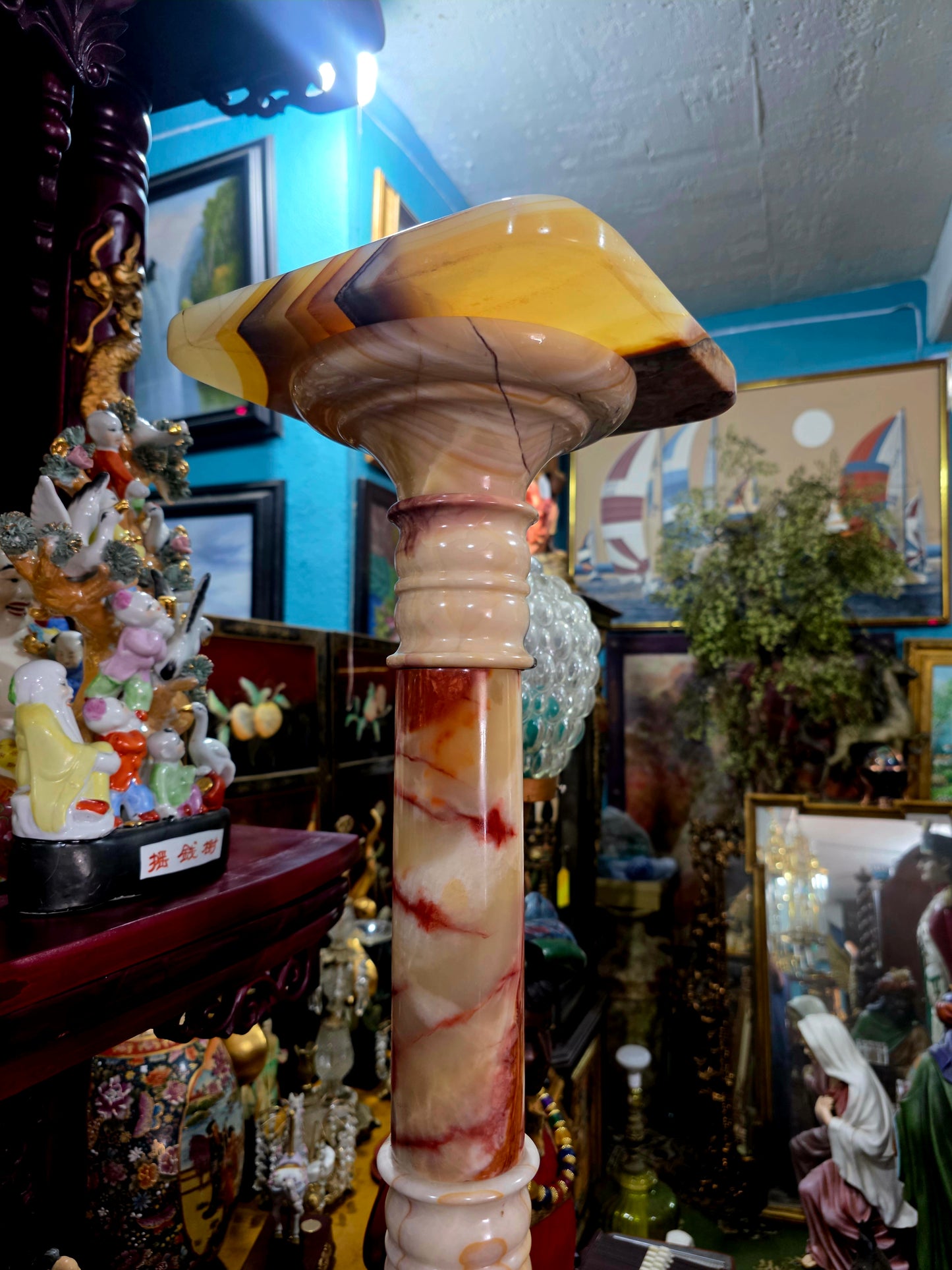 Natural Onyx Pedestal – Classic Elegance and Ceremonial Presence 🏛️🪨