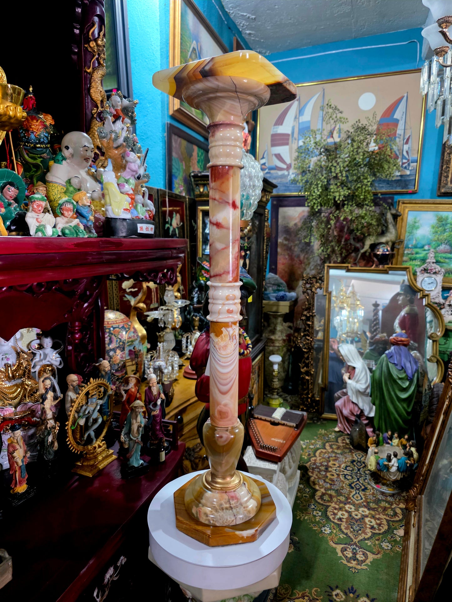 Natural Onyx Pedestal – Classic Elegance and Ceremonial Presence 🏛️🪨