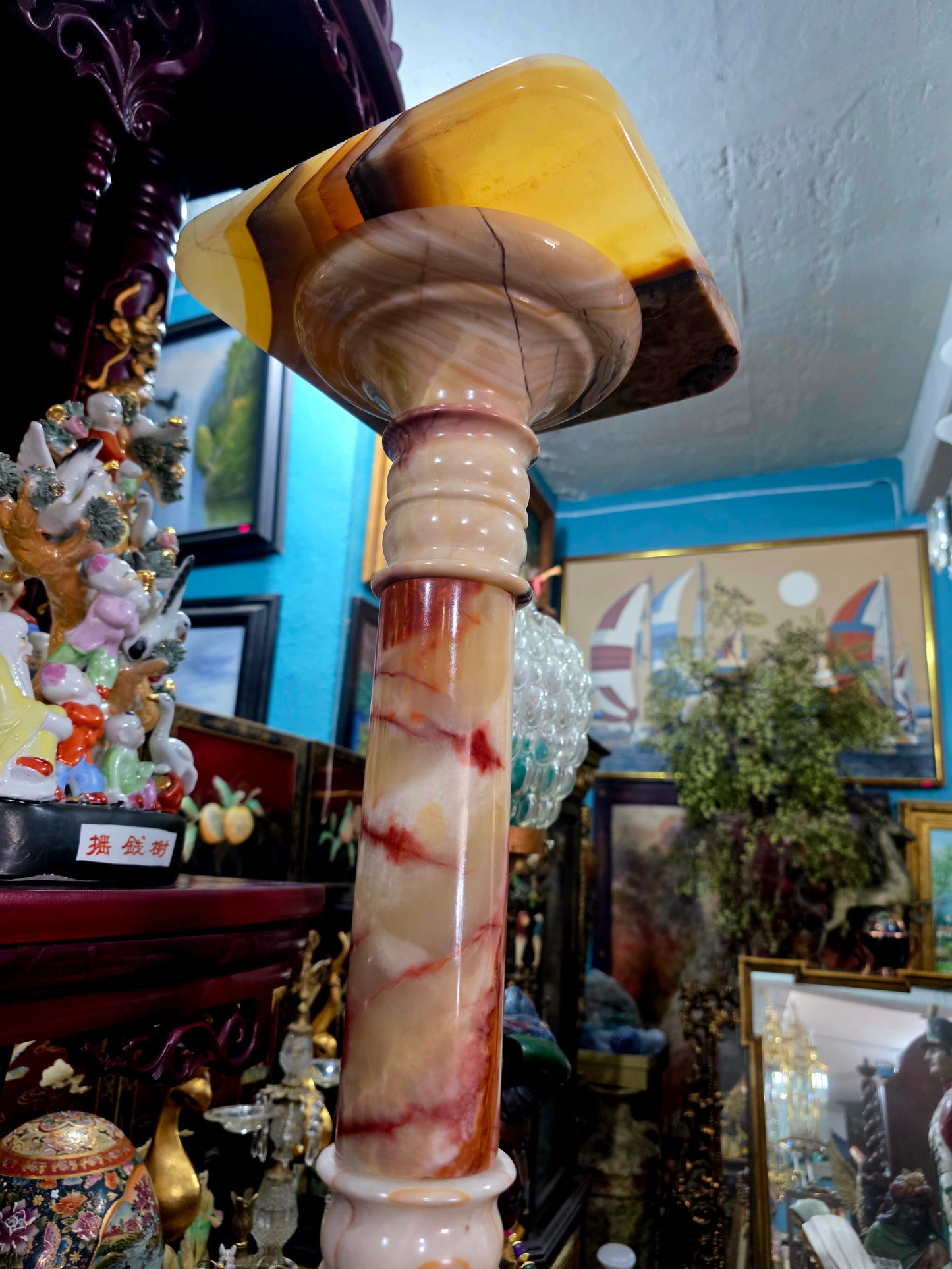 Natural Onyx Pedestal – Classic Elegance and Ceremonial Presence 🏛️🪨