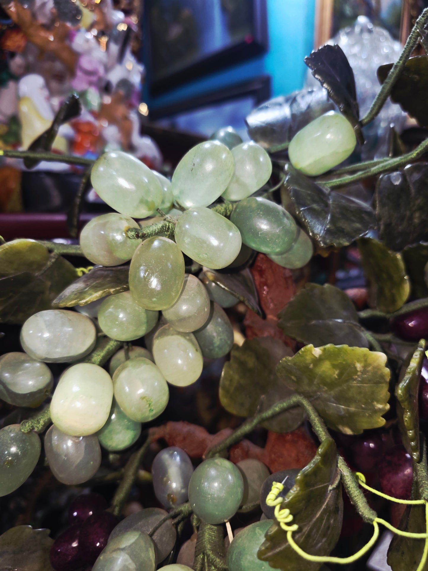 Escultura China Vintage de Uvas en Piedra Tallada Mid-century – Mediados del Siglo XX🍇🌿
