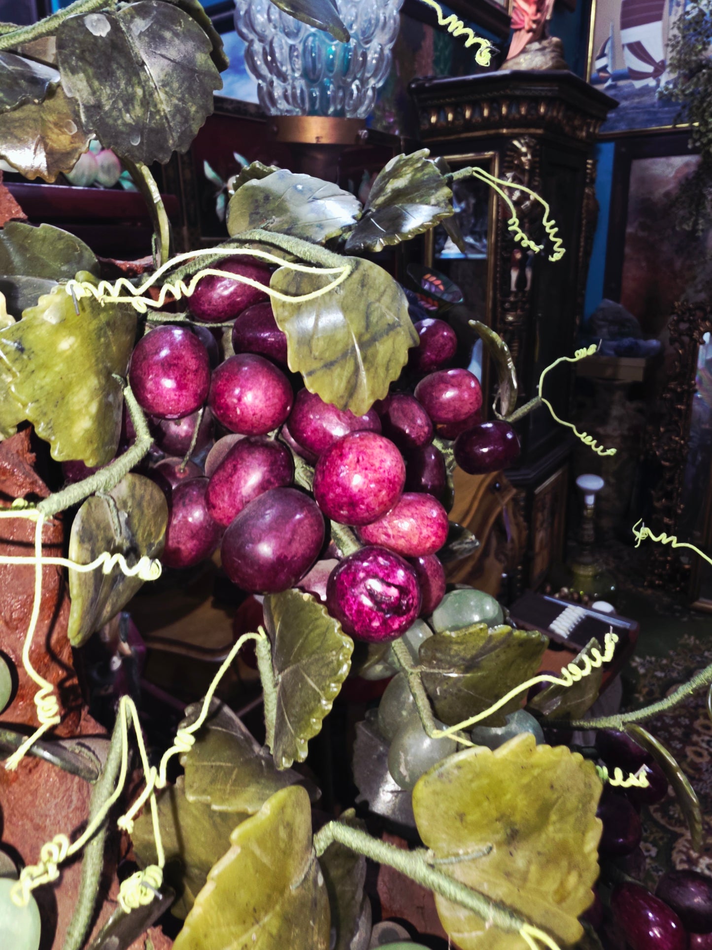 Escultura China Vintage de Uvas en Piedra Tallada Mid-century – Mediados del Siglo XX🍇🌿
