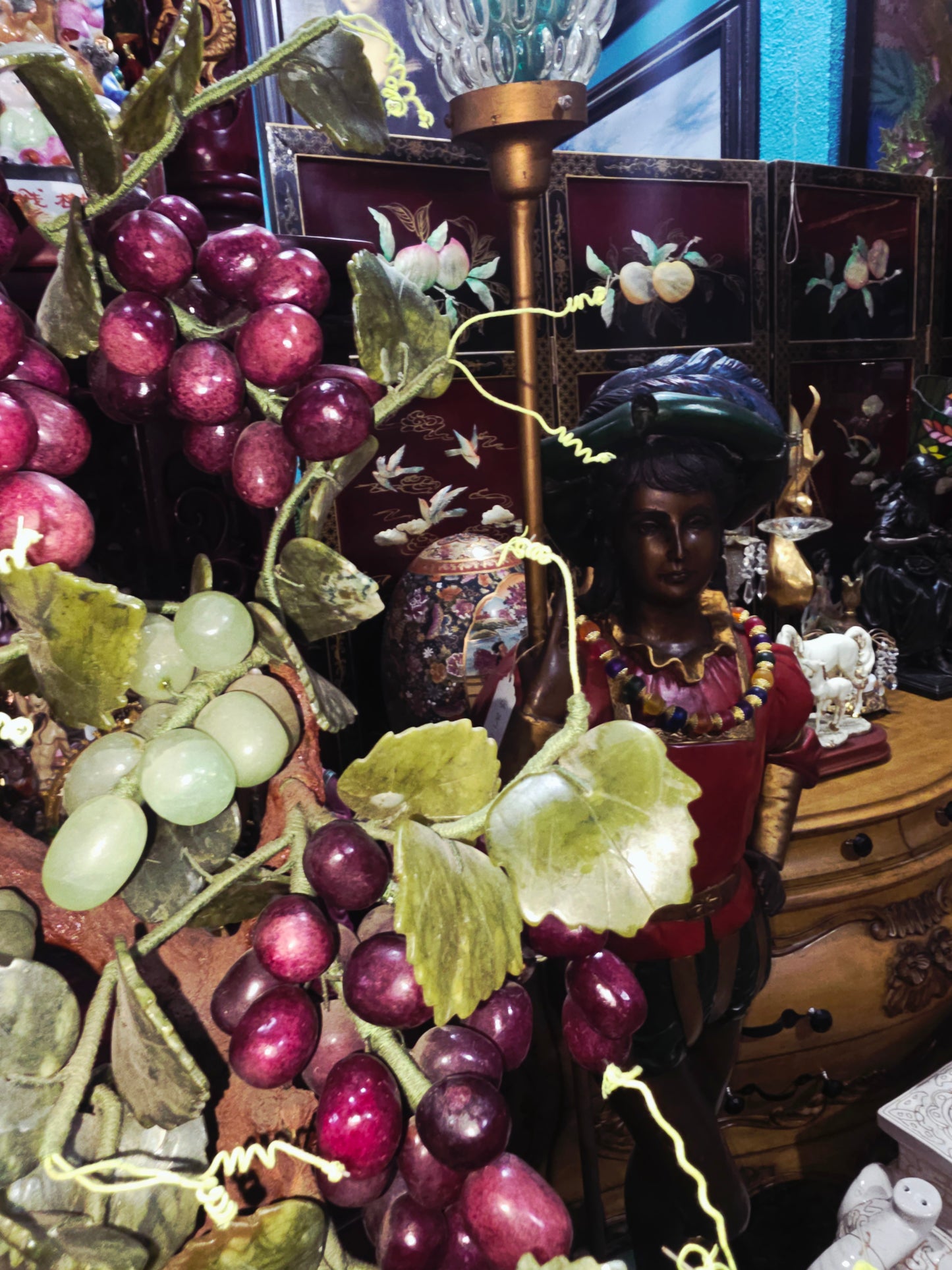 Escultura China Vintage de Uvas en Piedra Tallada Mid-century – Mediados del Siglo XX🍇🌿
