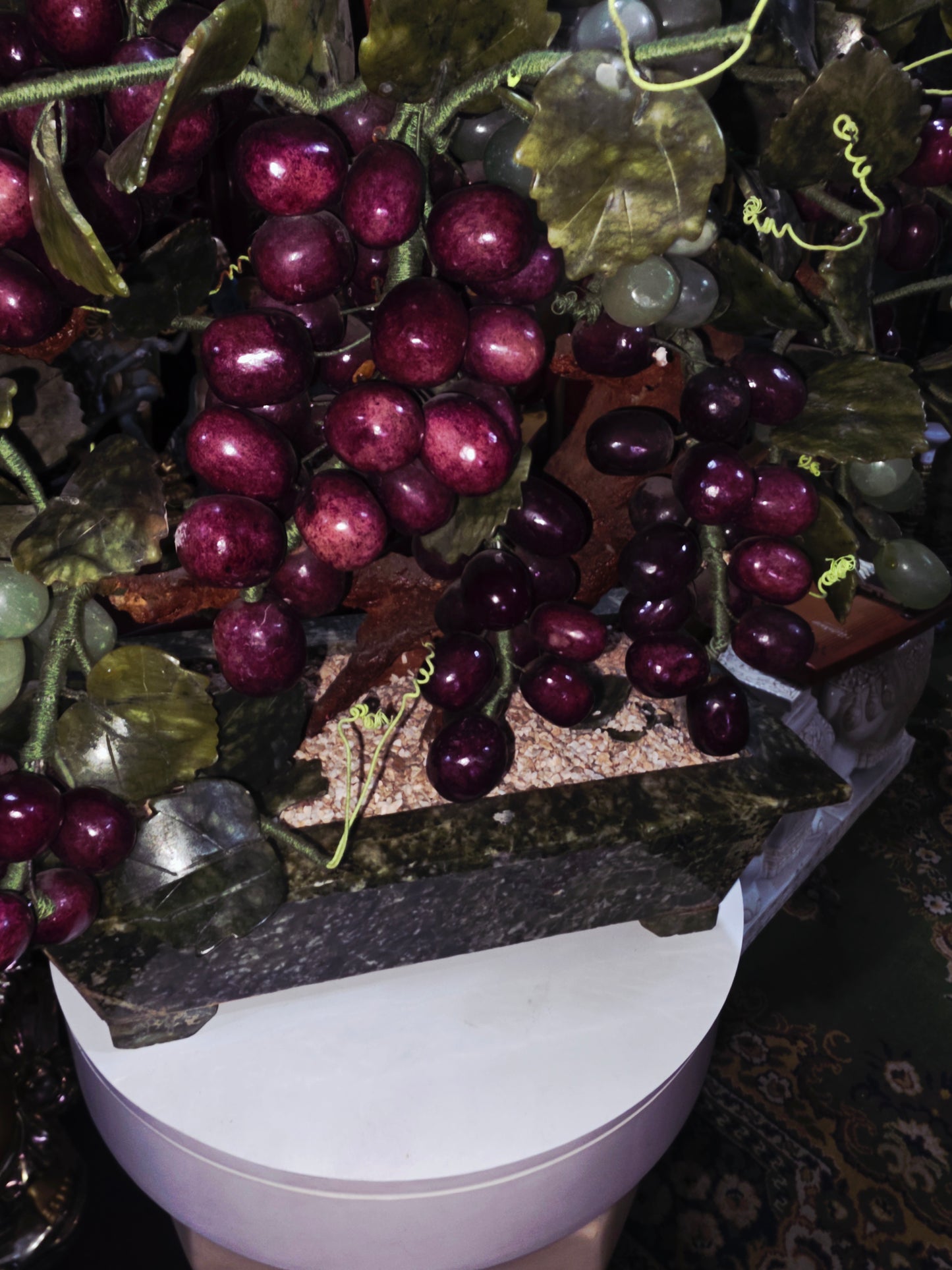 Escultura China Vintage de Uvas en Piedra Tallada Mid-century – Mediados del Siglo XX🍇🌿